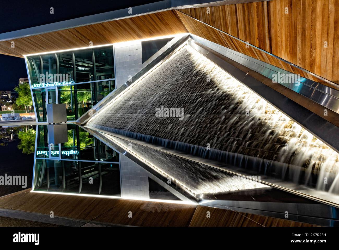 Abstrakte Außenansichten der Brunnenarchitektur im Capital Park - James Bay, Victoria, Vancouver Island, British Columbia, Kanada Stockfoto