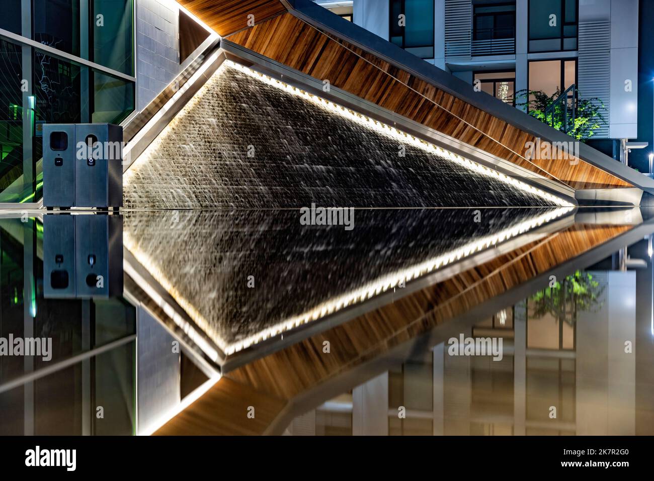 Abstrakte Außenansichten der Brunnenarchitektur im Capital Park - James Bay, Victoria, Vancouver Island, British Columbia, Kanada Stockfoto