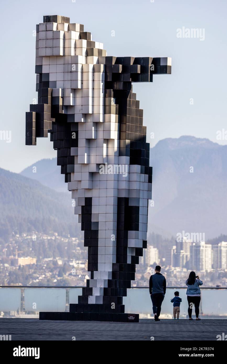 „Digital Orca“-Skulptur von Douglas Coupland in Jack Poole Plaza - Vancouver, British Columbia, Kanada Stockfoto