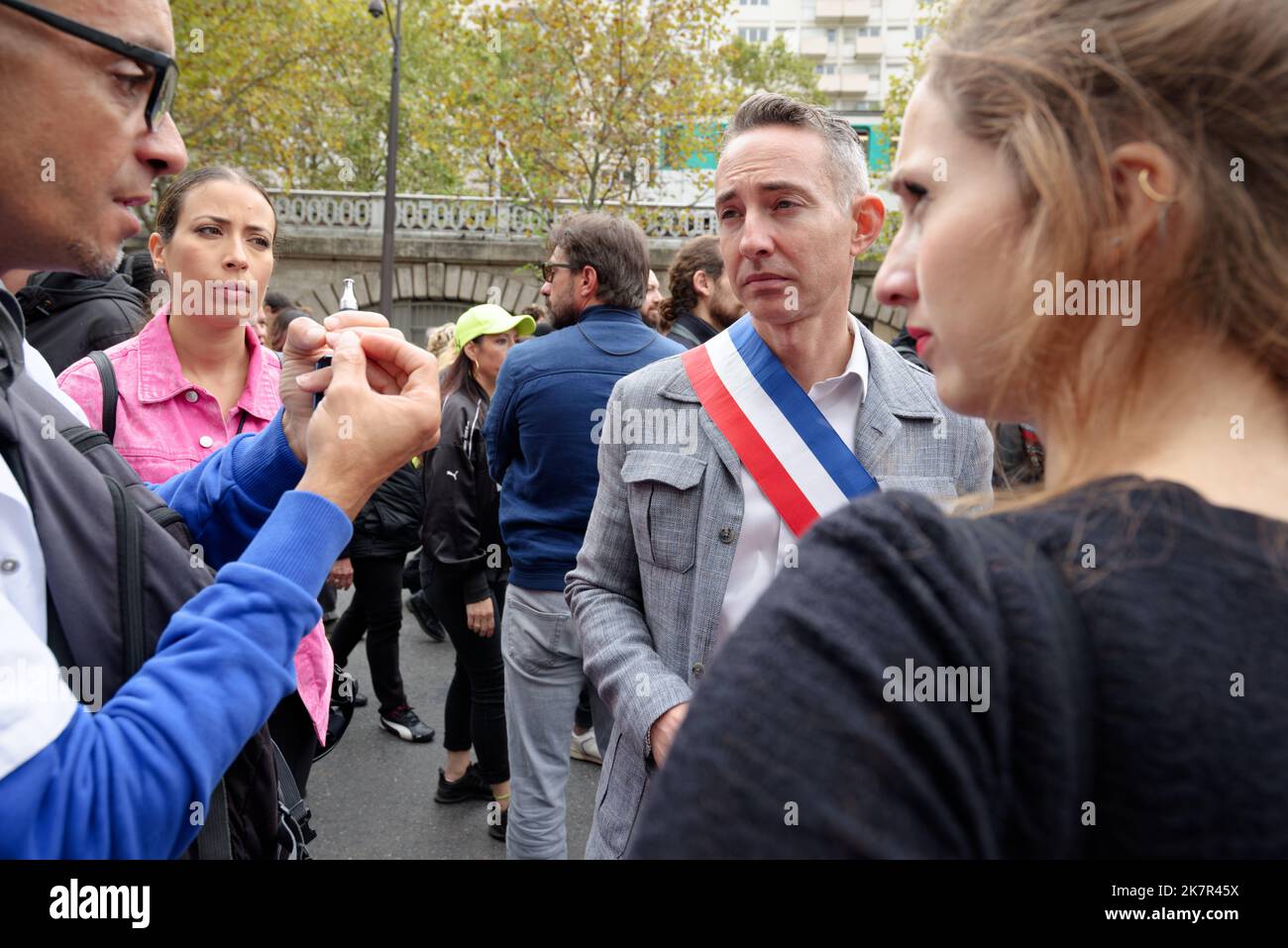 Am Tag des Streiks und der interprofessionellen Proteste gegen Lohnerhöhungen marschieren hier in Paris etwa 20.000 Menschen zwischen Place d'Italie und Invalides Stockfoto