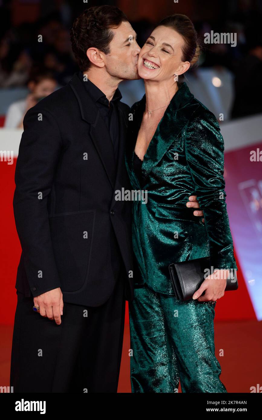 Vinicio Marchioni und Milena Mancini besuchen den roten Teppich für „L'Ombra Di Caravaggio“ während des Rom Film Festivals 17. in Rom Stockfoto