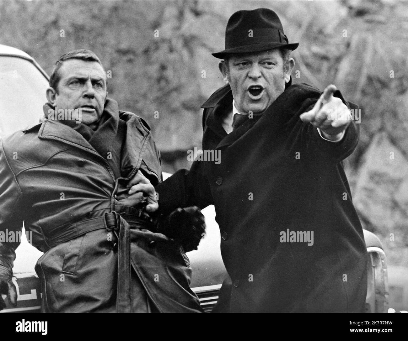 Eddie Egan & Bill Hickman Film The French Connection (1971) Charaktere: Simonson, Mulderig Regie: William Friedkin 07. Oktober 1971 **WARNUNG** dieses Foto ist nur für redaktionelle Zwecke bestimmt und unterliegt dem Copyright von 20THCENTURY FOX und/oder dem Fotografen, der von der Film- oder Produktionsgesellschaft zugewiesen wurde. Eine obligatorische Gutschrift für 20THCENTURY FOX ist erforderlich. Der Fotograf sollte ebenfalls angerechnet werden, wenn er bekannt ist. Ohne schriftliche Genehmigung der Film Company kann keine kommerzielle Nutzung gewährt werden. Stockfoto