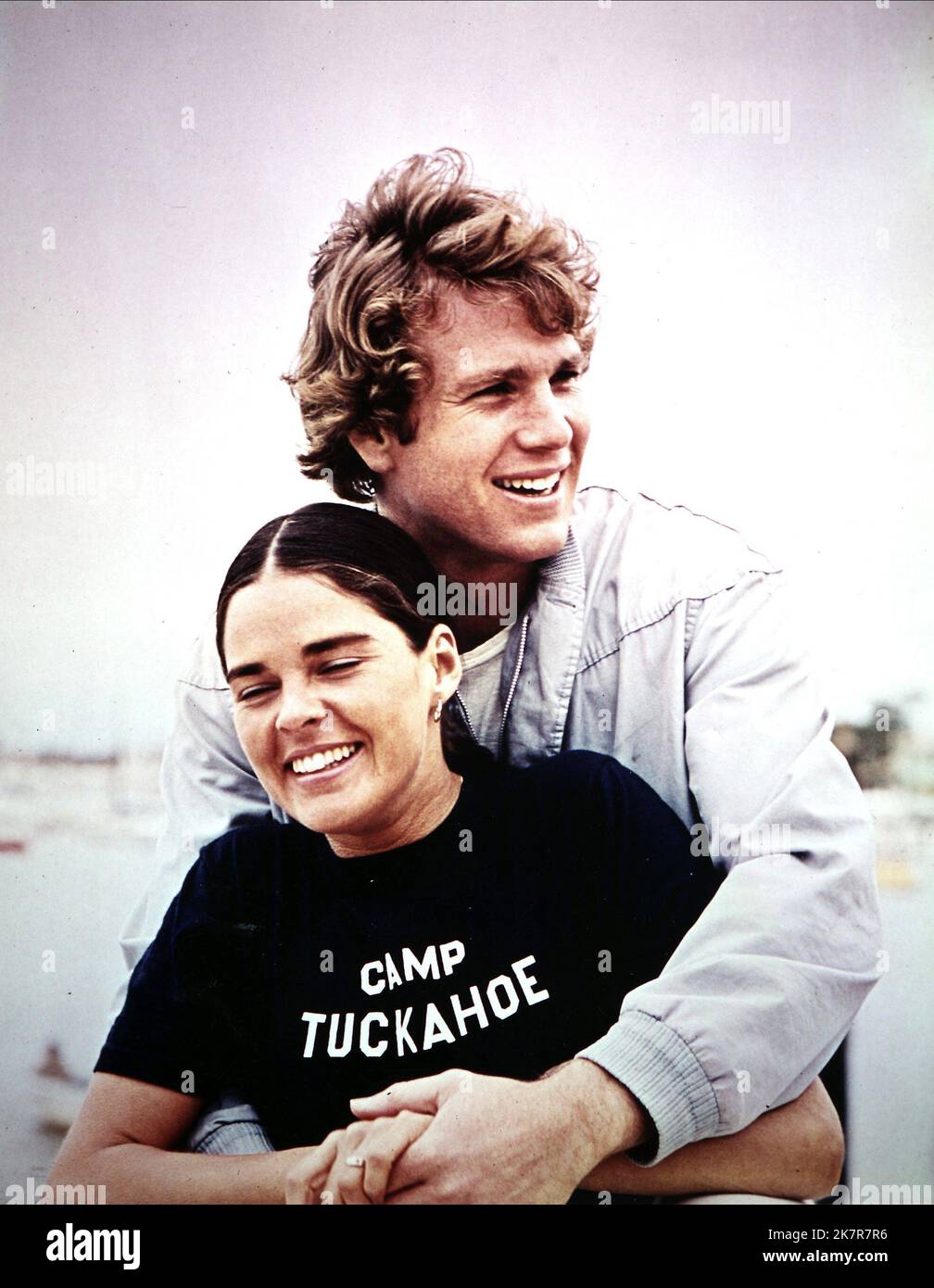 Ali MacGraw & Ryan O'Neal Film Love Story (USA 1970) Charaktere: Jennifer Cavalleri, Oliver Barrett IV Regie: Arthur Hiller 16. Dezember 1970 **WARNUNG** dieses Foto ist nur für redaktionelle Zwecke bestimmt und unterliegt dem Urheberrecht von PARAMOUNT und/oder dem Fotografen, der von der Film or Production Company zugewiesen wurde. Es ist eine obligatorische Gutschrift bis ÜBERGEORDNETEN BETRAG erforderlich. Der Fotograf sollte ebenfalls angerechnet werden, wenn er bekannt ist. Ohne schriftliche Genehmigung der Film Company kann keine kommerzielle Nutzung gewährt werden. Stockfoto