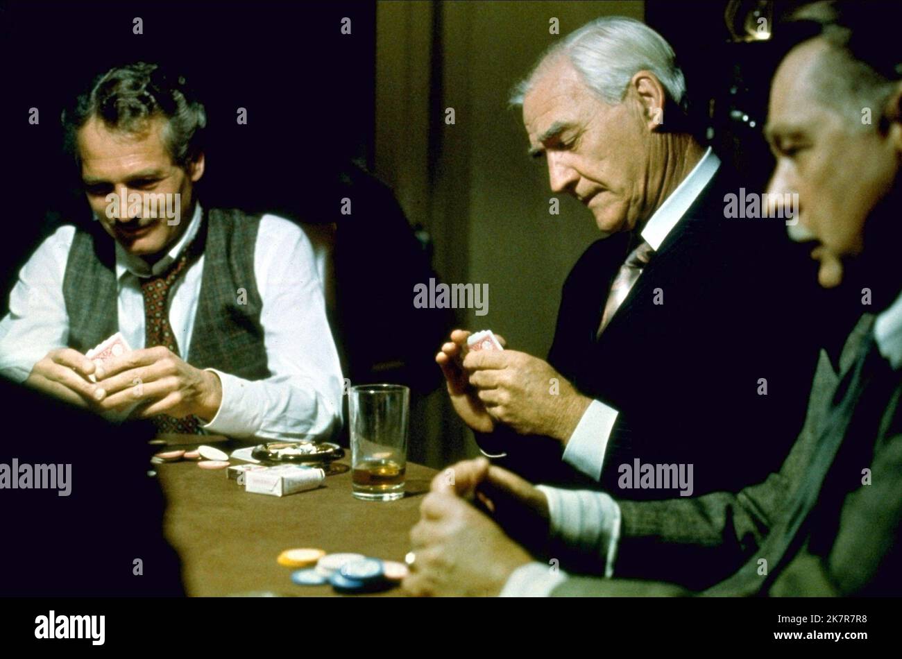 Paul Newman Film: The Sting (USA 1973) Charaktere: Henry Gondorff Regie: George Roy Hill 25 December 1973 **WARNUNG** Dieses Foto ist nur für den redaktionellen Gebrauch bestimmt und unterliegt dem Copyright von UNIVERSAL und/oder dem Fotografen, der von der Film- oder Produktionsfirma beauftragt wurde und kann nur durch Publikationen im Zusammenhang mit der Bewerbung des oben genannten Films reproduziert werden. Eine obligatorische Gutschrift an UNIVERSAL ist erforderlich. Der Fotograf sollte auch bei Bekanntwerden des Fotos gutgeschrieben werden. Ohne schriftliche Genehmigung der Film Company kann keine kommerzielle Nutzung gewährt werden. Stockfoto