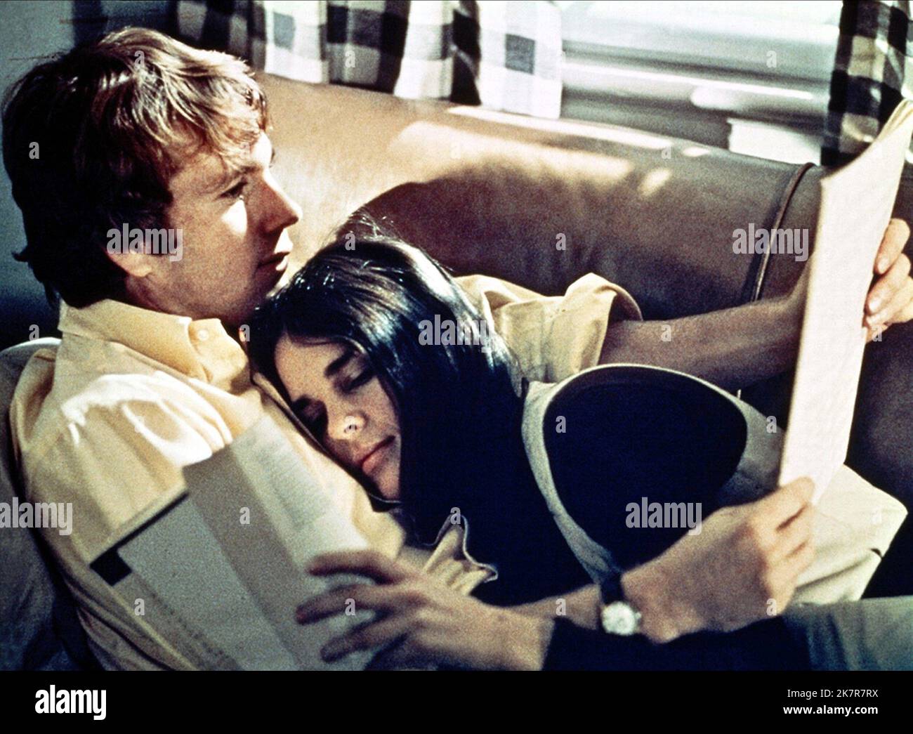 Ryan O'Neal & Ali MacGraw Film Love Story (USA 1970) Charaktere: Oliver Barrett IV, Jennifer Cavalleri Regie: Arthur Hiller 16. Dezember 1970 **WARNUNG** dieses Foto ist nur für redaktionelle Zwecke bestimmt und unterliegt dem Copyright von PARAMOUNT und/oder dem Fotografen, der von der Film or Production Company zugewiesen wurde. Es kann nur durch Veröffentlichungen in Verbindung mit der Werbung für den oben genannten Film reproduziert werden. Es ist eine obligatorische Gutschrift bis ÜBERGEORDNETEN BETRAG erforderlich. Der Fotograf sollte ebenfalls angerechnet werden, wenn er bekannt ist. Ohne schriftliche Genehmigung der Film Company kann keine kommerzielle Nutzung gewährt werden. Stockfoto