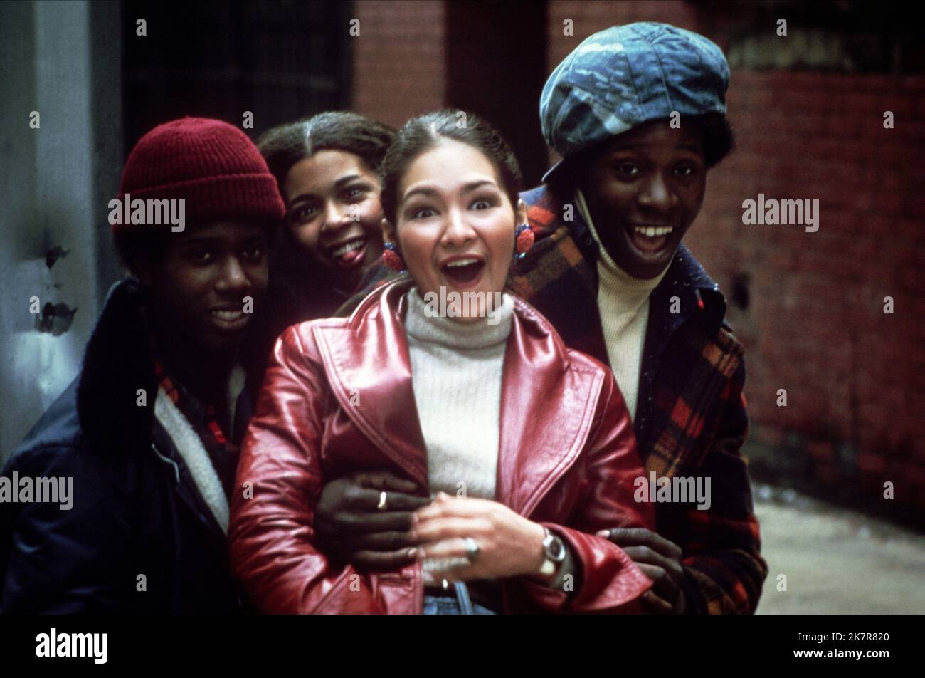 Kevin Hooks, Ernestine Jackson, Irene Cara & Leon Pinkney Film: Aaron Loves Angela (1975) Charaktere: Aaron, Cleo (Als Ernestine Feliciano), Angela, Willie Direktorin: Gordon Parks Jr. 25. Dezember 1975 **WARNUNG** Dieses Foto ist nur für redaktionelle Zwecke bestimmt und unterliegt dem Copyright der COLUMBIA PICTURES CORPORATION und/oder des Fotografen, der von der Film- oder Produktionsfirma beauftragt wurde und darf nur von Publikationen im Zusammenhang mit der Bewerbung des oben genannten Films reproduziert werden. Eine obligatorische Gutschrift an DIE COLUMBIA PICTURES CORPORATION ist erforderlich. Der Fotograf sollte auch bei Bekanntwerden des Fotos gutgeschrieben werden. Nein Stockfoto