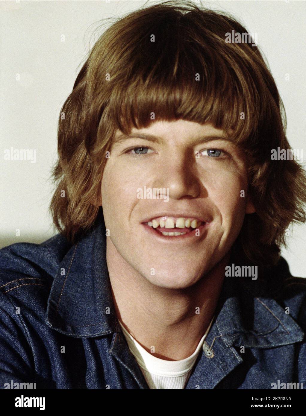 Robin Askwith Film: Confessions of A Window Cleaner (UK 1974) Charaktere: Timothy Lea Regie: Val Guest 16 August 1974 **WARNUNG** Dieses Foto ist nur für redaktionelle Zwecke bestimmt und unterliegt dem Copyright von COLUMBIA PICTURES und/oder des Fotografen, der von der Film- oder Produktionsfirma beauftragt wurde und darf nur von Publikationen im Zusammenhang mit der Bewerbung des oben genannten Films reproduziert werden. Eine obligatorische Gutschrift für COLUMBIA PICTURES ist erforderlich. Der Fotograf sollte auch bei Bekanntwerden des Fotos gutgeschrieben werden. Ohne schriftliche Genehmigung der Film Company kann keine kommerzielle Nutzung gewährt werden. Stockfoto