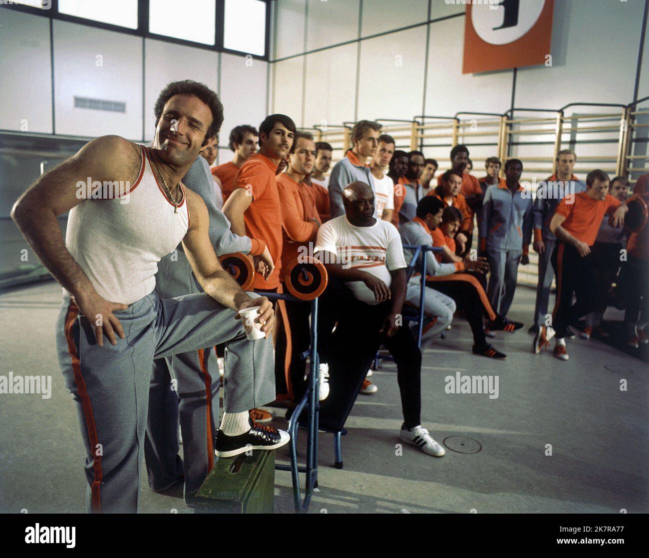 James Caan Film: Rollerball (1975) Charaktere: Jonathan E. Regie: Norman Jewison 25 June 1975 **WARNUNG** Dieses Foto ist nur für den redaktionellen Gebrauch bestimmt und unterliegt dem Copyright von UNITED ARTISTS und/oder dem Fotografen, der von der Film- oder Produktionsfirma beauftragt wurde und kann nur von Publikationen im Zusammenhang mit der Bewerbung des oben genannten Films reproduziert werden. Eine obligatorische Gutschrift für UNITED ARTISTS ist erforderlich. Der Fotograf sollte auch bei Bekanntwerden des Fotos gutgeschrieben werden. Ohne schriftliche Genehmigung der Film Company kann keine kommerzielle Nutzung gewährt werden. Stockfoto