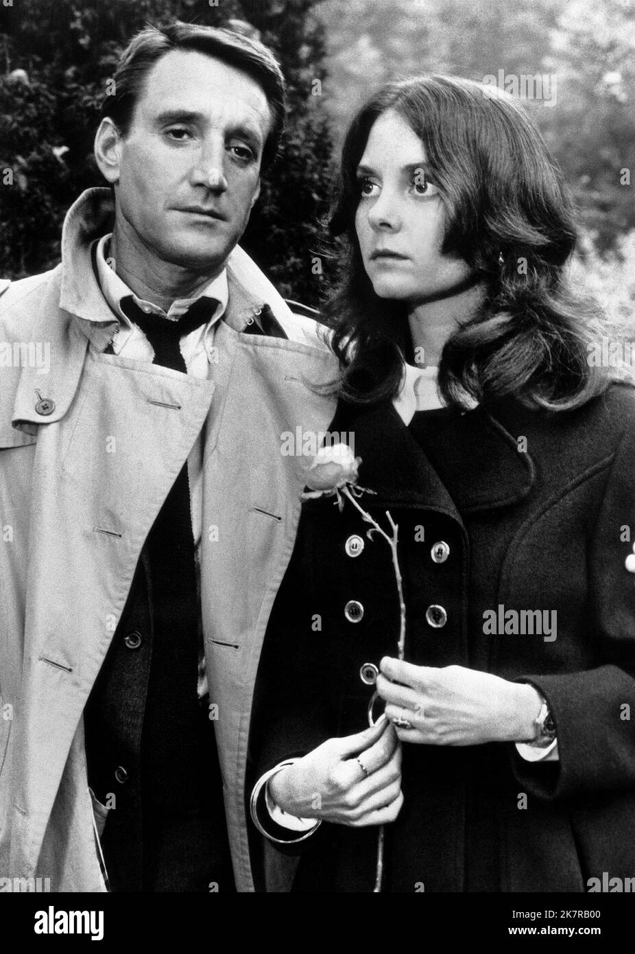 Roy Scheider & Lesley Ann Warren Film: Auftrag: München (1970) Charaktere: Jake Webster & Cathy lange (als Lesley Warren) 30. April 1972 **WARNUNG** Dieses Foto ist nur für redaktionelle Zwecke bestimmt und unterliegt dem Copyright von MGM und/oder dem Fotografen, der von der Film- oder Produktionsfirma beauftragt wurde, und kann nur durch Publikationen im Zusammenhang mit der Bewerbung des oben genannten Films reproduziert werden. Eine obligatorische Gutschrift an MGM ist erforderlich. Der Fotograf sollte auch bei Bekanntwerden des Fotos gutgeschrieben werden. Ohne schriftliche Genehmigung der Film Company kann keine kommerzielle Nutzung gewährt werden. Stockfoto