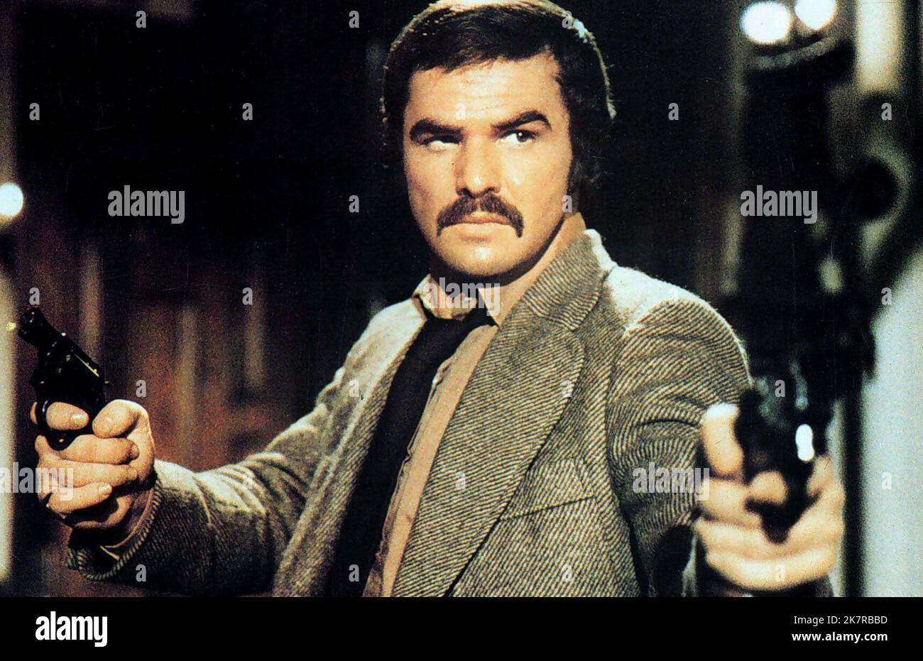 Burt Reynolds Film Shamus (USA 1973) Charaktere: Shamus McCoy Regie: Buzz Kulik 31 Januar 1973 **WARNUNG** dieses Foto ist nur für redaktionelle Zwecke bestimmt und unterliegt dem Copyright von COLUMBIA PICTURES und/oder dem Fotografen, der von der Film or Production Company beauftragt wurde. Es kann nur durch Veröffentlichungen in Verbindung mit der Werbung für den oben genannten Film reproduziert werden. Eine obligatorische Gutschrift für COLUMBIA PICTURES ist erforderlich. Der Fotograf sollte ebenfalls angerechnet werden, wenn er bekannt ist. Ohne schriftliche Genehmigung der Film Company kann keine kommerzielle Nutzung gewährt werden. Stockfoto