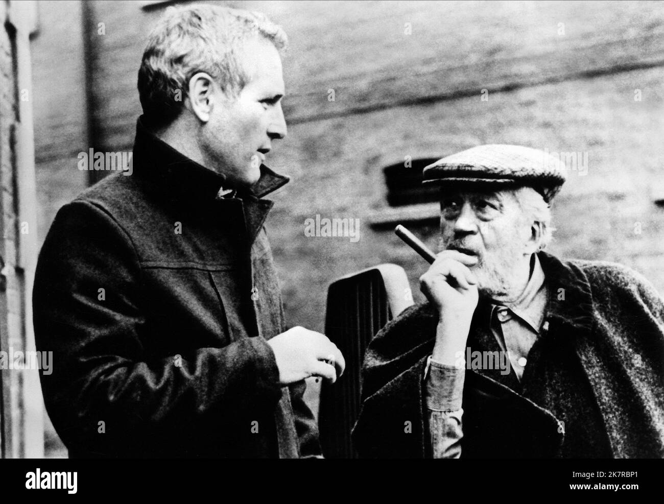 Paul Newman & John Huston Film The Mackintosh man (1973) Charaktere: Joseph Rearden & Regisseur: John Huston 25. Juli 1973 **WARNUNG** dieses Foto ist nur für redaktionelle Zwecke bestimmt und unterliegt dem Urheberrecht von WARNER BROS und/oder dem Fotografen, der von der Film or Production Company zugewiesen wurde. Eine obligatorische Gutschrift für WARNER BROS ist erforderlich. Der Fotograf sollte ebenfalls angerechnet werden, wenn er bekannt ist. Ohne schriftliche Genehmigung der Film Company kann keine kommerzielle Nutzung gewährt werden. Stockfoto