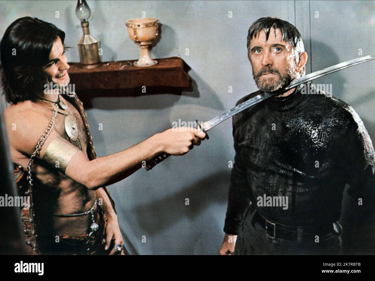 Jean-Claude Drouot & Kirk Douglas Film The Light at the Edge of the World (1971) Charaktere: Virgilio & will Denton Regie: Kevin Billington 16. Juli 1971 **WARNUNG** dieses Foto ist nur für redaktionelle Zwecke bestimmt und unterliegt dem Copyright von ABC und/oder dem Fotografen, der von der Film- oder Produktionsgesellschaft zugewiesen wurde. Es kann nur durch Veröffentlichungen in Verbindung mit der Werbung für den oben genannten Film reproduziert werden. Eine obligatorische Gutschrift an ABC ist erforderlich. Der Fotograf sollte ebenfalls angerechnet werden, wenn er bekannt ist. Ohne schriftliche Genehmigung der Film Company kann keine kommerzielle Nutzung gewährt werden. Stockfoto
