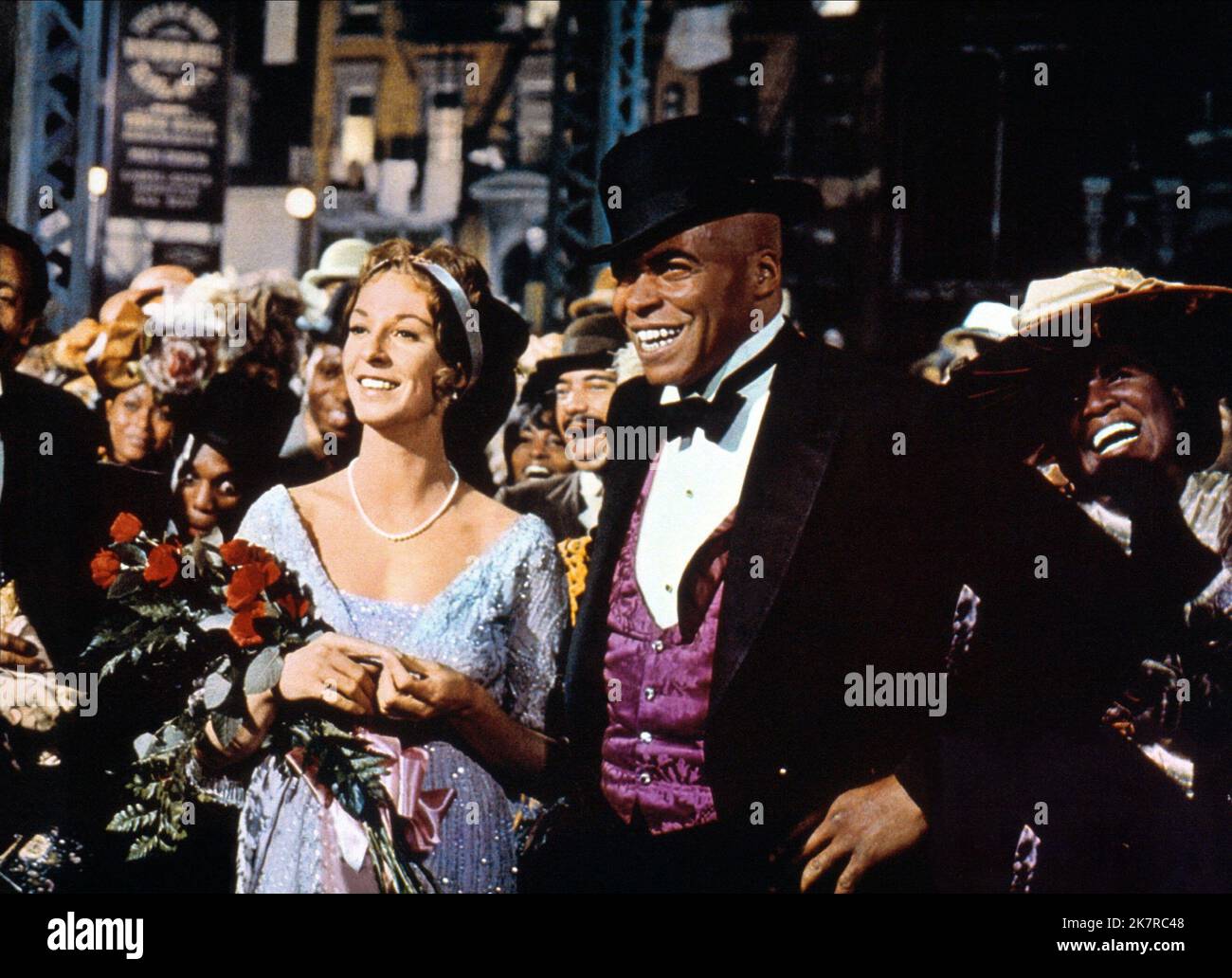 Jane Alexander & James Earl Jones Film The Great White Hope (1970) Charaktere: Eleanor Backman, Jack Jefferson Regie: Martin Ritt 11. Oktober 1970 **WARNUNG** dieses Foto ist nur für redaktionelle Zwecke bestimmt und unterliegt dem Copyright von 20 CENTURY FOX und/oder dem Fotografen, der von der Film or Production Company zugewiesen wurde. Eine obligatorische Gutschrift für 20 CENTURY FOX ist erforderlich. Der Fotograf sollte ebenfalls angerechnet werden, wenn er bekannt ist. Ohne schriftliche Genehmigung der Film Company kann keine kommerzielle Nutzung gewährt werden. Stockfoto