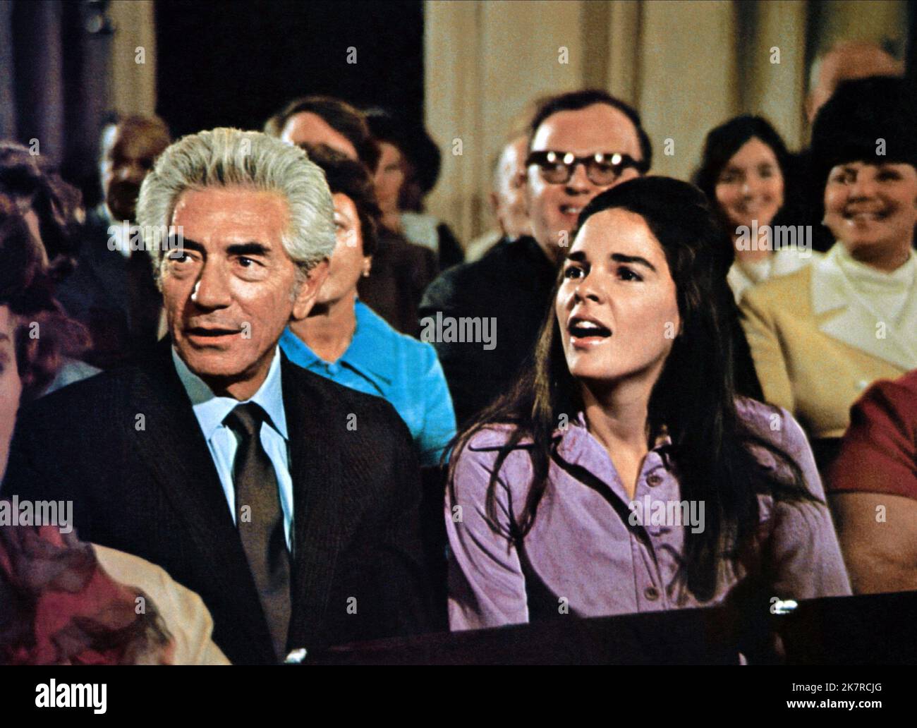 John Marley & Ali MacGraw Film Love Story (USA 1970) Charaktere: Phil Cavalleri, Jennifer Cavalleri Regie: Arthur Hiller 16. Dezember 1970 **WARNUNG** dieses Foto ist nur für redaktionelle Zwecke bestimmt und unterliegt dem Urheberrecht von PARAMOUNT und/oder dem Fotografen, der von der Film or Production Company zugewiesen wurde. Es kann nur durch Veröffentlichungen in Verbindung mit der Werbung für den oben genannten Film reproduziert werden. Es ist eine obligatorische Gutschrift bis ÜBERGEORDNETEN BETRAG erforderlich. Der Fotograf sollte ebenfalls angerechnet werden, wenn er bekannt ist. Ohne schriftliche Genehmigung der Film Company kann keine kommerzielle Nutzung gewährt werden. Stockfoto