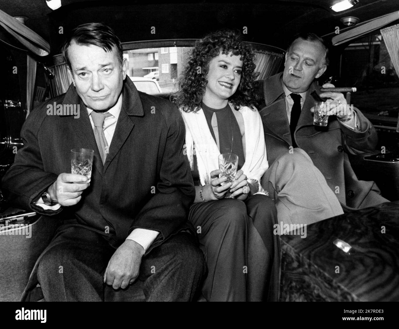 Denholm Elliott, Patricia Quinn & Joss Ackland Television: Tales Of The Unexpected: The Stinker (1977) Charaktere: , & Colonel George Peregrine / ... (2 Folgen, 1980-1988) Regie: John Bruce, Ray Danton 07 December 1979 **WARNUNG** Dieses Foto ist nur für den redaktionellen Gebrauch bestimmt und unterliegt dem Copyright von ITV und/oder dem Fotografen, der von der Film- oder Produktionsfirma beauftragt wurde, und kann nur durch Publikationen im Zusammenhang mit der Bewerbung des oben genannten Films reproduziert werden. Eine obligatorische Gutschrift an ITV ist erforderlich. Der Fotograf sollte auch bei Bekanntwerden des Fotos gutgeschrieben werden. Keine kommerzielle Nutzung kann grante sein Stockfoto