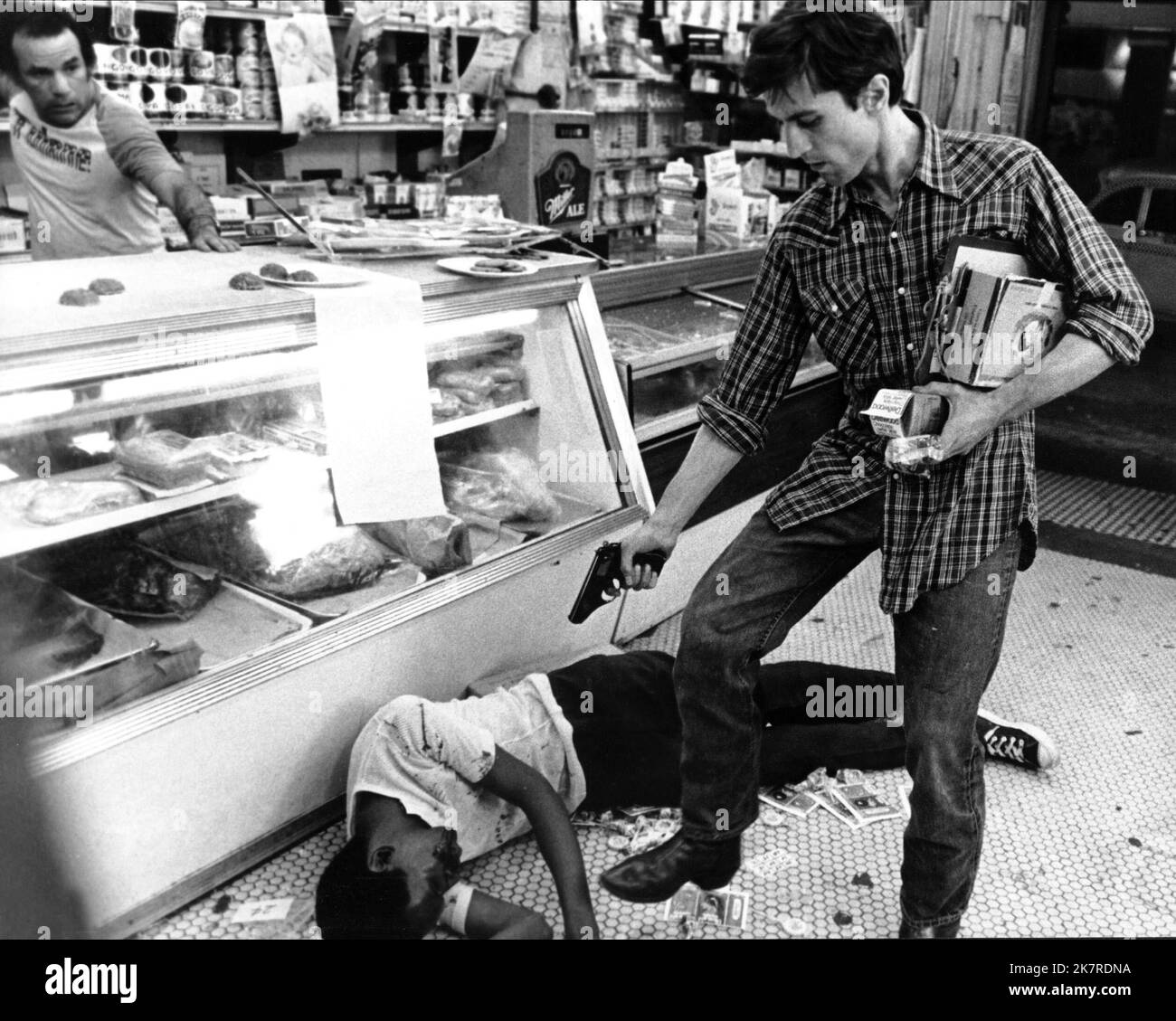 Robert de Niro Film Taxi Driver (USA 1976) Charaktere: Travis Bickle Regie: Martin Scorsese 07. Februar 1976 **WARNUNG** dieses Foto ist nur für redaktionelle Zwecke bestimmt und unterliegt dem Copyright von COLUMBIA PICTURES und/oder dem Fotografen, der von der Film- oder Produktionsgesellschaft beauftragt wurde. Es kann nur durch Veröffentlichungen in Verbindung mit der Werbung für den oben genannten Film reproduziert werden. Eine obligatorische Gutschrift für COLUMBIA PICTURES ist erforderlich. Der Fotograf sollte ebenfalls angerechnet werden, wenn er bekannt ist. Ohne schriftliche Genehmigung der Film Company kann keine kommerzielle Nutzung gewährt werden. Stockfoto