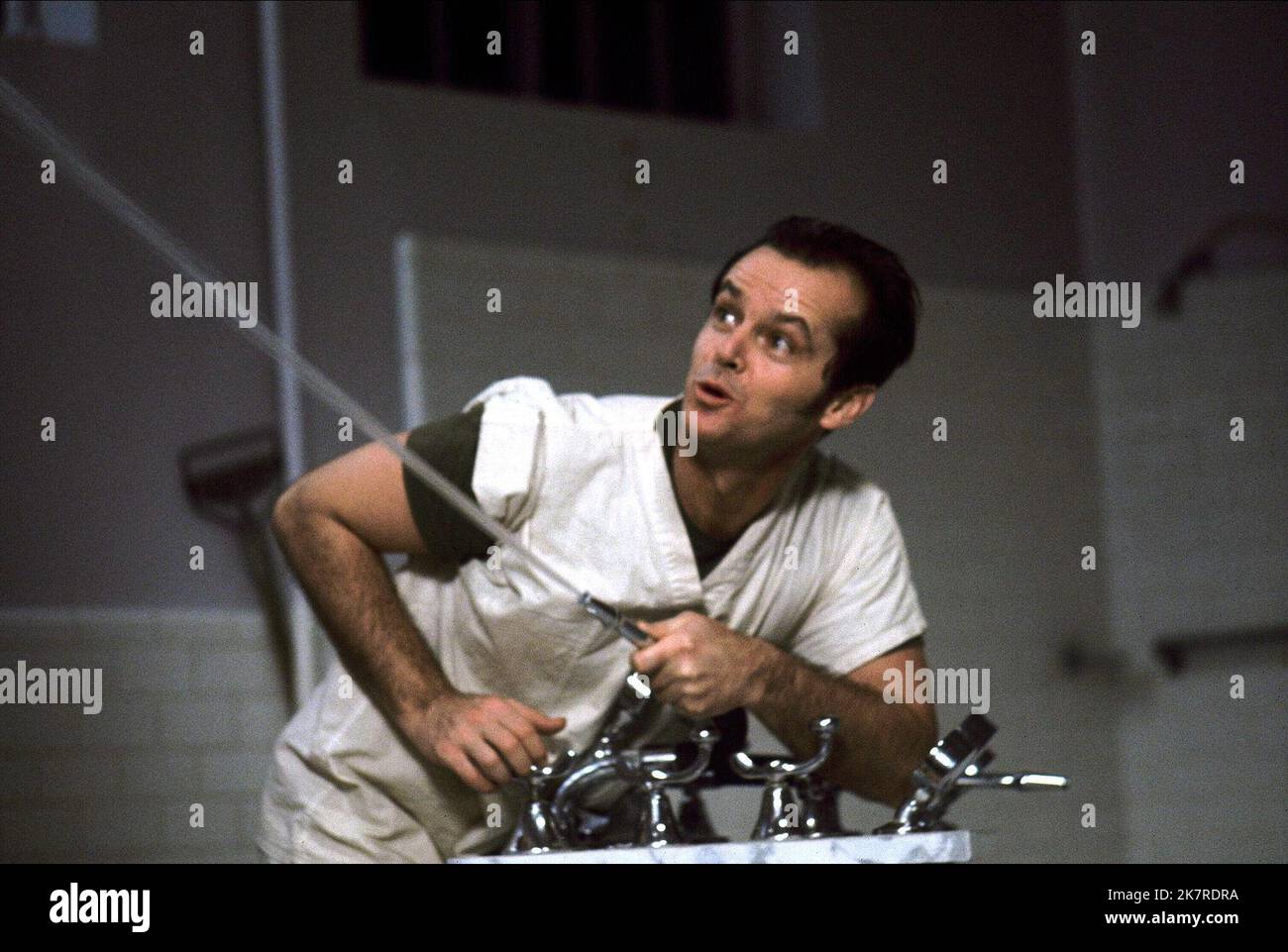 Jack Nicholson Film: Einer flog über das Kuckuck'S Nest (USA 1975) Charaktere: R.P. McMurphy Director: Milos Forman 19 November 1975 **WARNUNG** Dieses Foto ist nur für den redaktionellen Gebrauch bestimmt und unterliegt dem Copyright von UNITED ARTISTS und/oder dem Fotografen, der von der Film oder Production Company beauftragt wurde und kann nur durch Publikationen im Zusammenhang mit der Bewerbung des oben genannten Films reproduziert werden. Eine obligatorische Gutschrift für UNITED ARTISTS ist erforderlich. Der Fotograf sollte auch bei Bekanntwerden des Fotos gutgeschrieben werden. Ohne schriftliche Genehmigung der Film Company kann keine kommerzielle Nutzung gewährt werden. Stockfoto