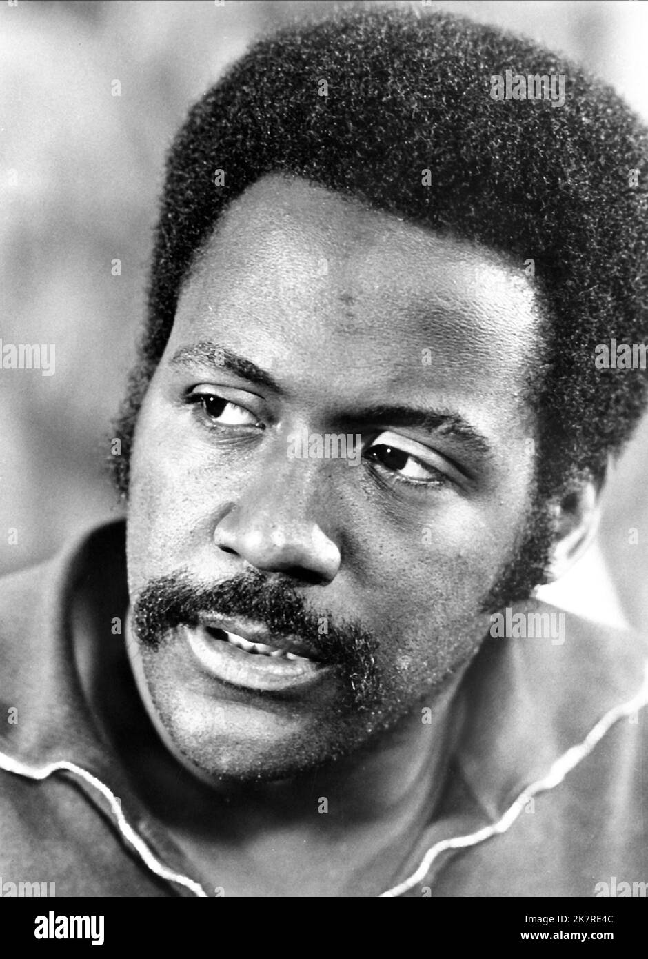 Richard Roundtree Film: Shaft in Africa (USA 1973) Charaktere: John Shaft Regie: John Guillermin 14 June 1973 **WARNUNG** Dieses Foto ist nur für redaktionelle Zwecke bestimmt und unterliegt dem Copyright von MGM und/oder dem Fotografen, der von der Film- oder Produktionsfirma beauftragt wurde, und kann nur von Publikationen im Zusammenhang mit der Bewerbung des oben genannten Films reproduziert werden. Eine obligatorische Gutschrift an MGM ist erforderlich. Der Fotograf sollte auch bei Bekanntwerden des Fotos gutgeschrieben werden. Ohne schriftliche Genehmigung der Film Company kann keine kommerzielle Nutzung gewährt werden. Stockfoto