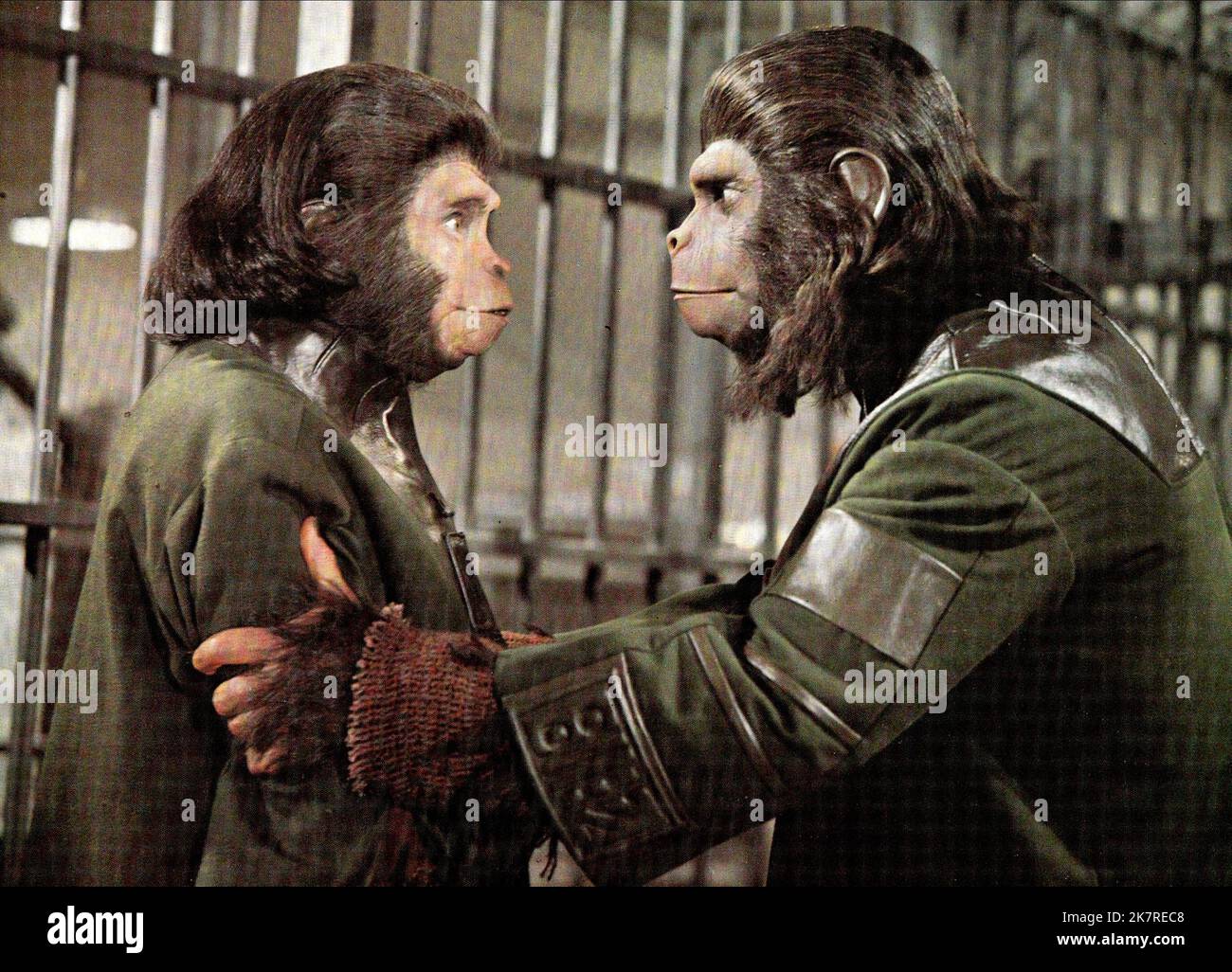 Kim Hunter & Roddy McDowall Film Escape from the Planet of the Apes (1971) Charaktere: Zira, Cornelius Regie: Don Taylor 21. Mai 1971 **WARNUNG** dieses Foto ist nur für redaktionelle Zwecke bestimmt und unterliegt dem Copyright von 20TH CENTURY FOX und/oder dem Fotografen, der von der Film or Production Company zugewiesen wurde. Eine obligatorische Gutschrift für 20TH CENTURY FOX ist erforderlich. Der Fotograf sollte ebenfalls angerechnet werden, wenn er bekannt ist. Ohne schriftliche Genehmigung der Film Company kann keine kommerzielle Nutzung gewährt werden. Stockfoto