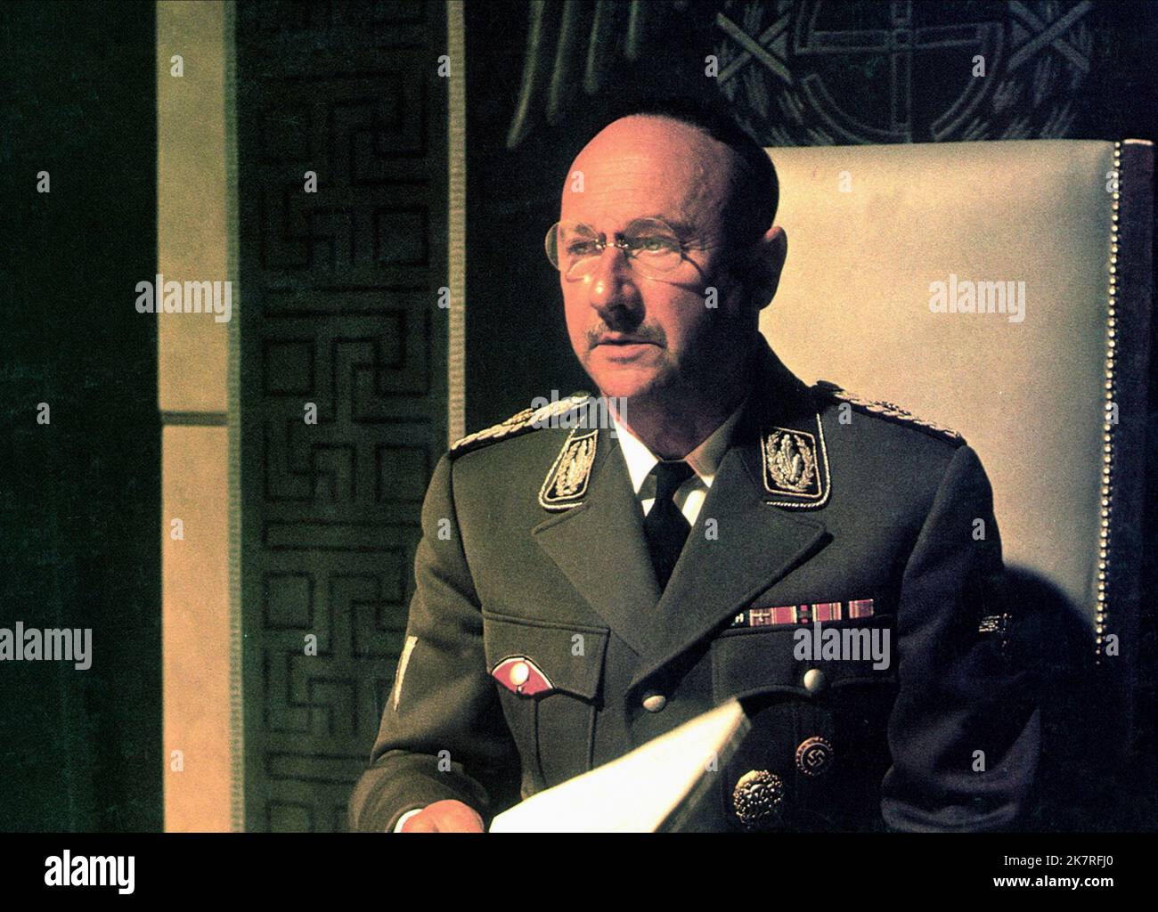 Donald Pleasence Film: Der Adler ist gelandet (UK 1976) Charaktere: Heinrich Himmler Regie: John Sturges 25 December 1976 **WARNUNG** Dieses Foto ist nur für redaktionelle Zwecke bestimmt und unterliegt dem Copyright von ITC ENTERTAINMENT und/oder des Fotografen, der von der Film- oder Produktionsfirma beauftragt wurde, und kann nur von Publikationen im Zusammenhang mit der Bewerbung des oben genannten Films reproduziert werden. Eine obligatorische Gutschrift an ITC-UNTERHALTUNG ist erforderlich. Der Fotograf sollte auch bei Bekanntwerden des Fotos gutgeschrieben werden. Ohne schriftliche Genehmigung der Film Company kann keine kommerzielle Nutzung gewährt werden. Stockfoto