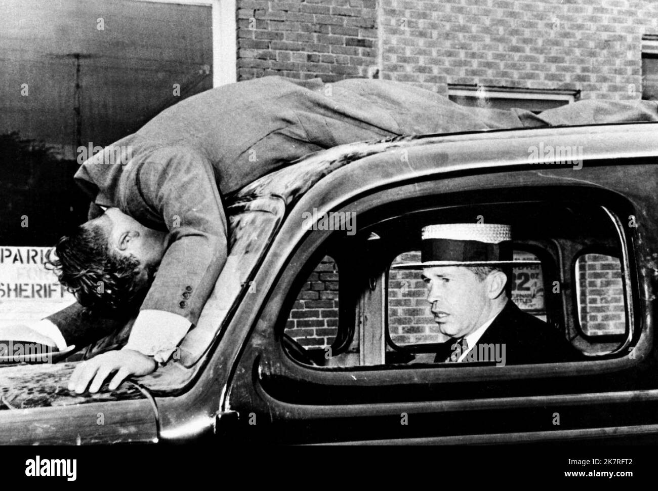 Warren Oates Film Dillinger (1975) Charaktere: John Dillinger Regie: John Milius 20. Juli 1973 **WARNUNG** dieses Foto ist nur für redaktionelle Zwecke bestimmt und unterliegt dem Urheberrecht von MGMUA und/oder dem Fotografen, der von der Film or Production Company beauftragt wurde. Eine obligatorische Gutschrift für MGMUA ist erforderlich. Der Fotograf sollte ebenfalls angerechnet werden, wenn er bekannt ist. Ohne schriftliche Genehmigung der Film Company kann keine kommerzielle Nutzung gewährt werden. Stockfoto