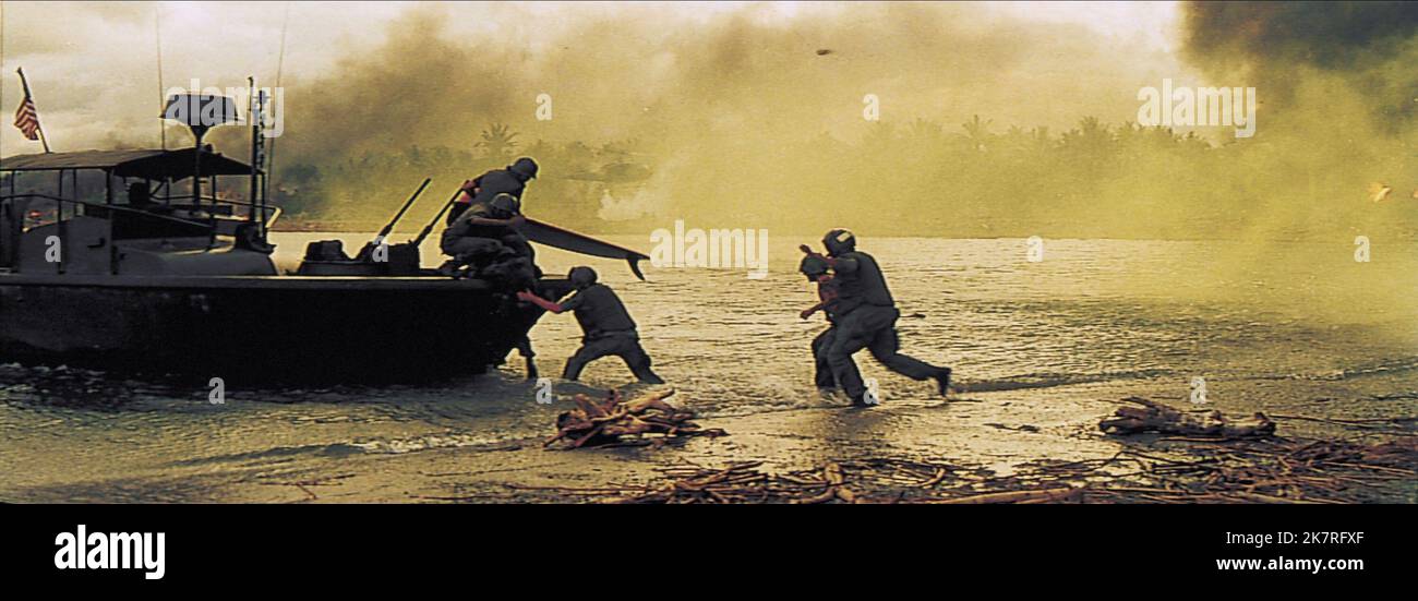 Beach Landing Scene Film Apocalypse Now; Apocalypse Now Redux (USA 1979) Regie: Francis Ford Coppola 10. Mai 1979 **WARNUNG** dieses Foto ist nur für redaktionelle Zwecke bestimmt und unterliegt dem Copyright der UNITED ARTISTS und/oder des Fotografen, der von der Film or Production Company zugewiesen wurde. Es kann nur durch Veröffentlichungen in Verbindung mit der Werbung für den oben genannten Film reproduziert werden. Eine obligatorische Gutschrift für UNITED ARTISTS ist erforderlich. Der Fotograf sollte ebenfalls angerechnet werden, wenn er bekannt ist. Ohne schriftliche Genehmigung der Film Company kann keine kommerzielle Nutzung gewährt werden. Stockfoto