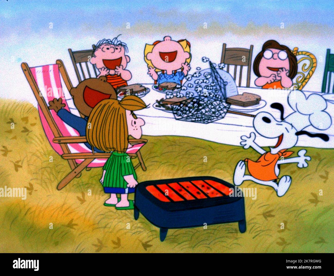 Peppermint Patty, Linus, Sally, Marci & Snoopy Film: A Charlie Brown Thanksgiving (TV-Film) Charaktere: ,, & Snoopy USA 1973, Regie: Bill Melendez, Phil Roman 20 November 1973 **WARNUNG** Dieses Foto ist nur für den redaktionellen Gebrauch bestimmt und unterliegt dem Copyright von CBS und/oder des Fotografen, der von der Film- oder Produktionsfirma beauftragt wurde, und kann nur durch Publikationen im Zusammenhang mit der Bewerbung des oben genannten Films reproduziert werden. Eine obligatorische Gutschrift an CBS ist erforderlich. Der Fotograf sollte auch bei Bekanntwerden des Fotos gutgeschrieben werden. Ohne schriftliche Genehmigung der Film Company kann keine kommerzielle Nutzung gewährt werden Stockfoto