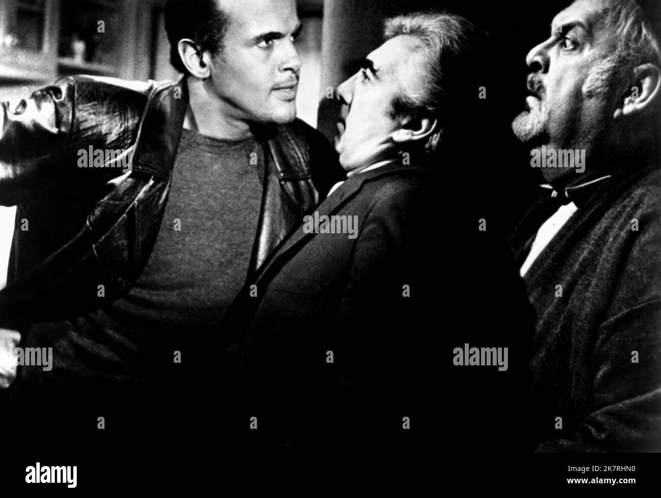 Harry Belafonte, Milo O'Shea & Zero Mostel Film: The Angel Levine (1970) Charaktere: Alexander Levine, & Morris Mischkin Regie: Ján Kadár 28 July 1970 **WARNUNG** Dieses Foto ist nur für den redaktionellen Gebrauch bestimmt und unterliegt dem Copyright von UNITED ARTISTS und/oder dem Fotografen, der von der Film- oder Produktionsfirma beauftragt wurde und kann nur durch Publikationen im Zusammenhang mit der Bewerbung des oben genannten Films reproduziert werden. Eine obligatorische Gutschrift für UNITED ARTISTS ist erforderlich. Der Fotograf sollte auch bei Bekanntwerden des Fotos gutgeschrieben werden. Ohne schriftliche Genehmigung der Film Company kann keine kommerzielle Nutzung gewährt werden. Stockfoto