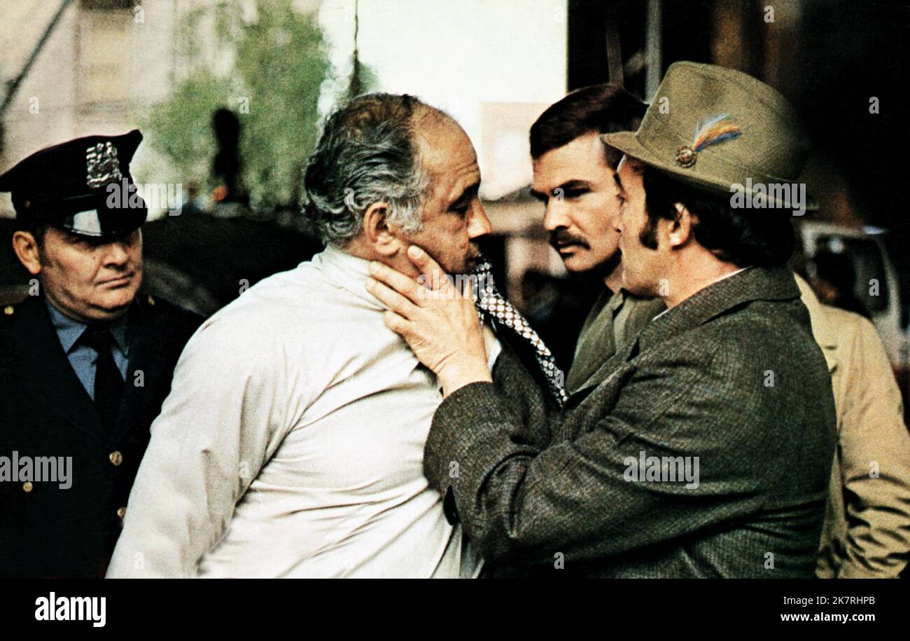 Joe Santos & Burt Reynolds Film Shamus (USA 1973) Charaktere: Lieutenant Promuto & Shamus McCoy Regie: Buzz Kulik 31 Januar 1973 **WARNUNG** dieses Foto ist nur für redaktionelle Zwecke bestimmt und unterliegt dem Copyright von COLUMBIA PICTURES und/oder dem Fotografen, der von der Film or Production Company zugewiesen wurde. Es kann nur durch Veröffentlichungen in Verbindung mit der Werbung für den oben genannten Film reproduziert werden. Eine obligatorische Gutschrift für COLUMBIA PICTURES ist erforderlich. Der Fotograf sollte ebenfalls angerechnet werden, wenn er bekannt ist. Ohne schriftliche Genehmigung der Film Company kann keine kommerzielle Nutzung gewährt werden. Stockfoto