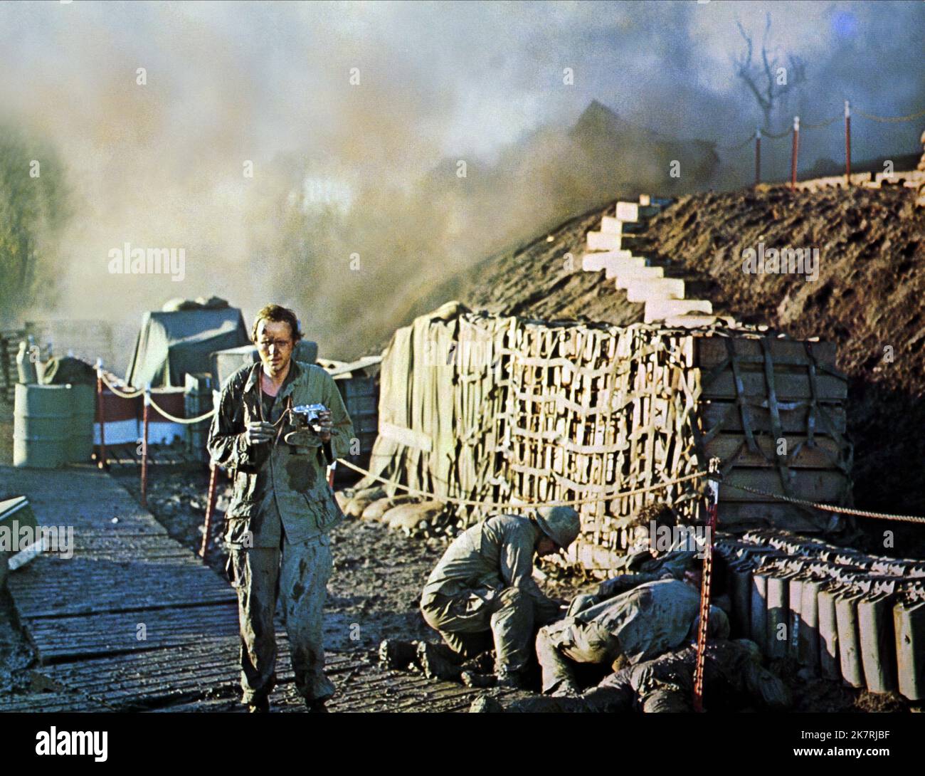 Michael Moriarty Film: Who'Ll Stop The Rain: Dog Soldiers (1978) Charaktere: John Converse Regie: Karel Reisz 02. August 1978 **WARNUNG** Dieses Foto ist nur für redaktionelle Zwecke bestimmt und unterliegt dem Copyright der FIRMA CAROUSEL PITURES und/oder des Fotografen, der von der Film- oder Produktionsfirma beauftragt wurde und darf nur durch Publikationen im Zusammenhang mit der Bewerbung des oben genannten Films reproduziert werden. Eine obligatorische Gutschrift an DIE FIRMA CAROUSEL PITURES ist erforderlich. Der Fotograf sollte auch bei Bekanntwerden des Fotos gutgeschrieben werden. Ohne schriftliche Genehmigung der Film Company kann keine kommerzielle Nutzung gewährt werden. Stockfoto