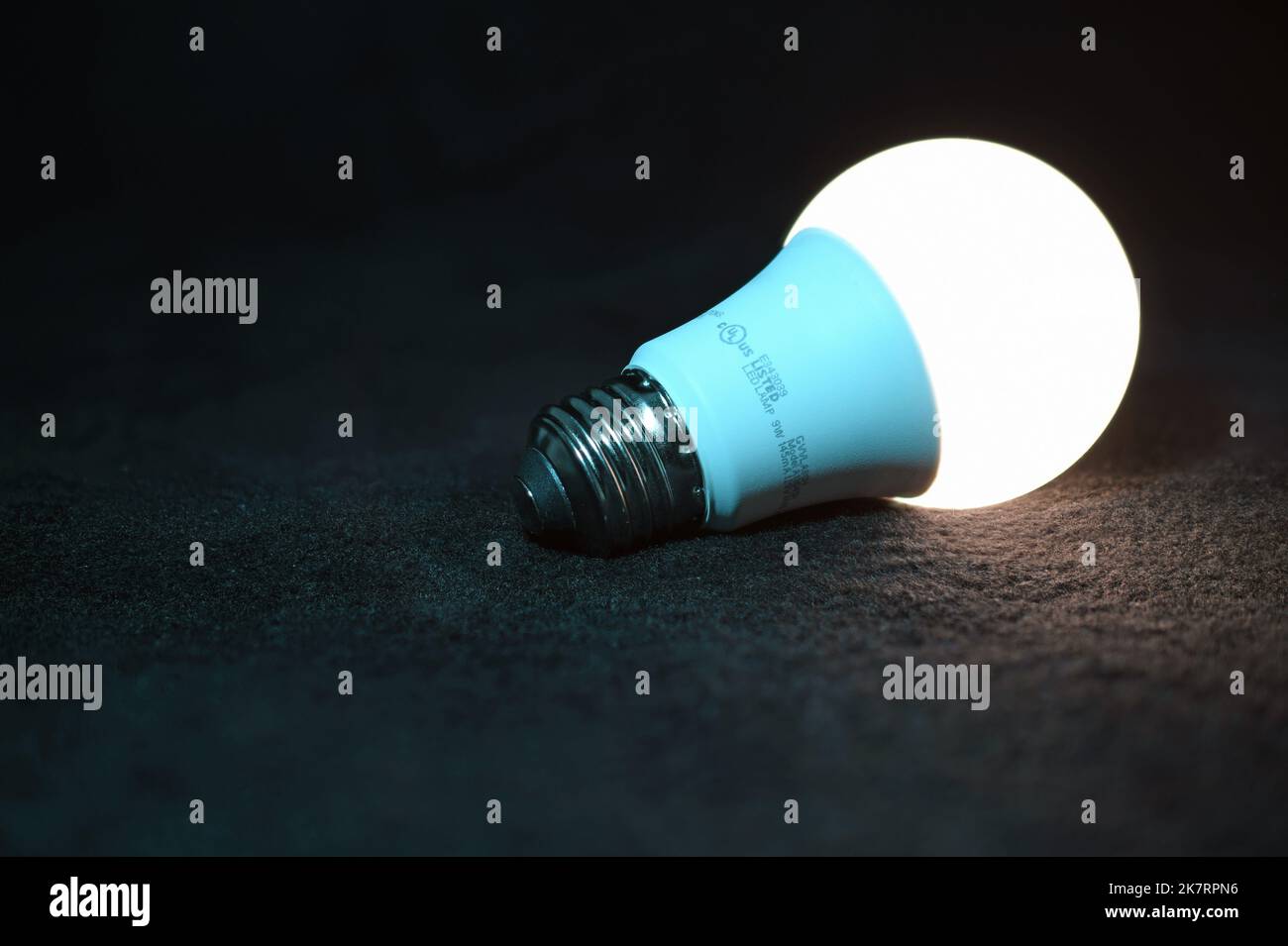 Beleuchtete Glühlampe ohne Stecker Stockfoto