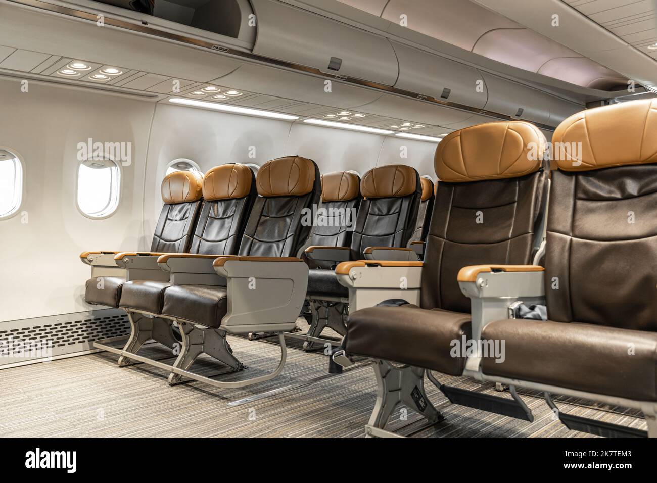 Flugzeugsitze Passagiersitze Innenraum sauber neuen Luxus-Leder-Stil niemand Stockfoto
