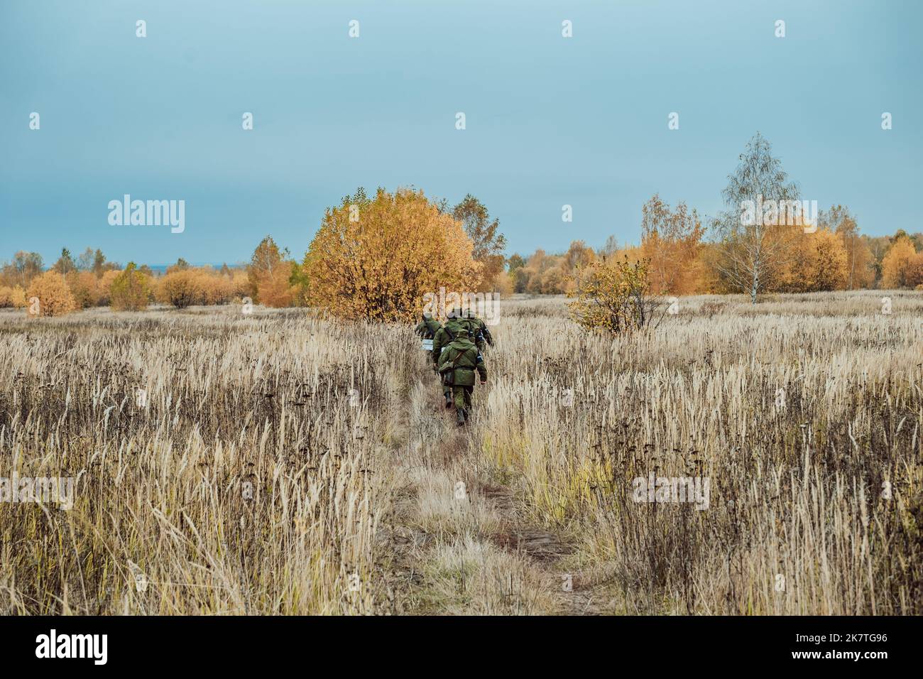 Tatarstan, Russland. 10. Oktober 2022. Mobilisierte russische Soldaten werden auf dem Trainingsgelände einer Kampfausbildung unterzogen. Stockfoto