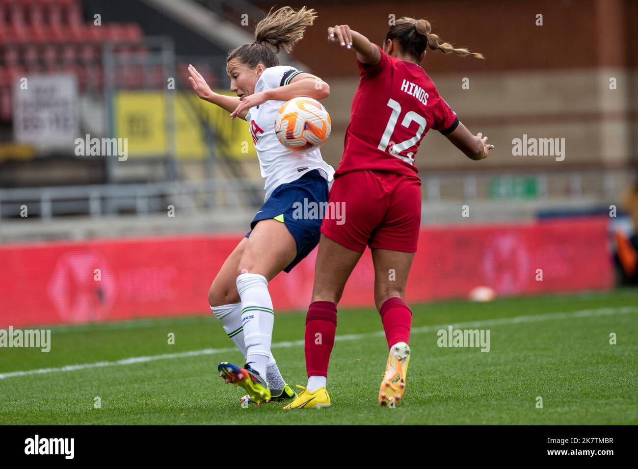 16.. Oktober 2022. Barclays Women’s Super League Spiel zwischen Tottenham Hotspur und Liverpool im Breyer Group Stadium (London). Stockfoto