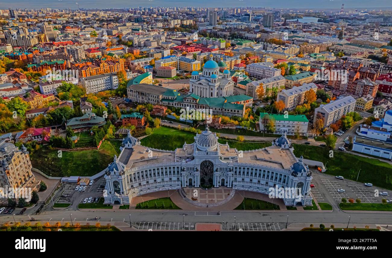 Kasan, Russland. Landschaftlich schöner Blick auf den Bauernpalast (Ministerium für Umwelt und Landwirtschaft). Draufsicht. Stockfoto