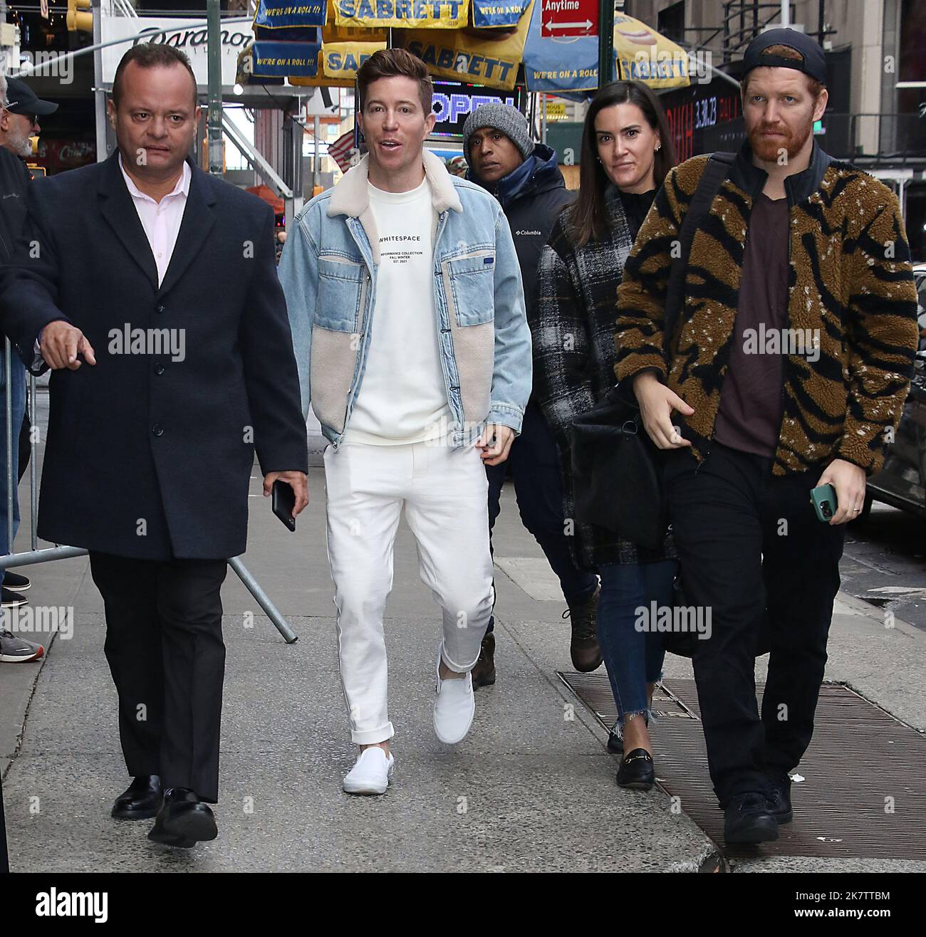 Shaun White Olympic Snowboarder und Unternehmer auf Good Morning America. -BILD: Shaun White -ORT: New York USA -TAG: 18. Oktober 2022 -BILDNACHWEIS: ROGER WONG/INSTARimages.com Stockfoto