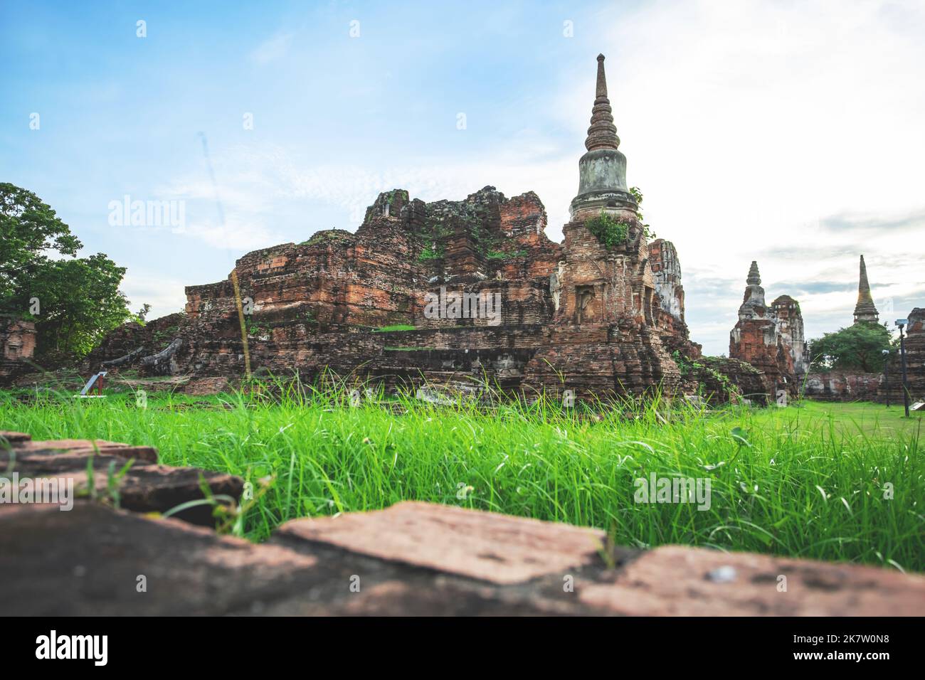 Alte Tempellandschaft, Wat Mahathat in der Provinz Ayutthaya, Thailand Stockfoto