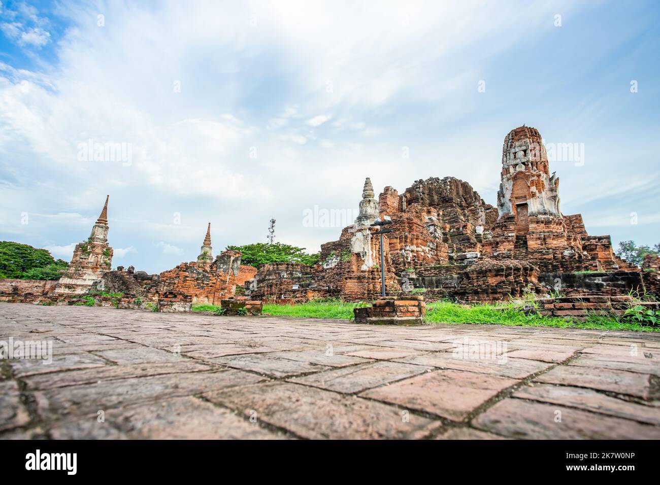 Alte Tempellandschaft, Wat Mahathat in der Provinz Ayutthaya, Thailand Stockfoto