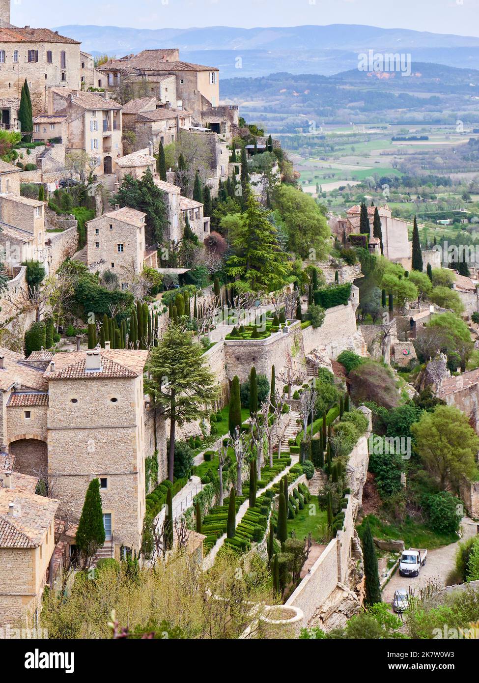 Das Dorf Gordes, Luberon Regionaler Naturpark. Das Dorf Gordes ist als eines der Plus beaux villages de France (Die meisten Beaut registriert Stockfoto