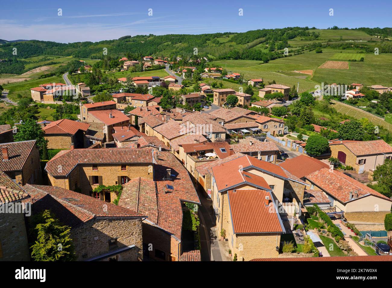 Oingt (Zentralfrankreich): Überblick über das Dorf in der Beaujolais-Region, bekannt für seine goldenen Steine, das Dorf mit dem Label „Plus Beaux Vil Stockfoto