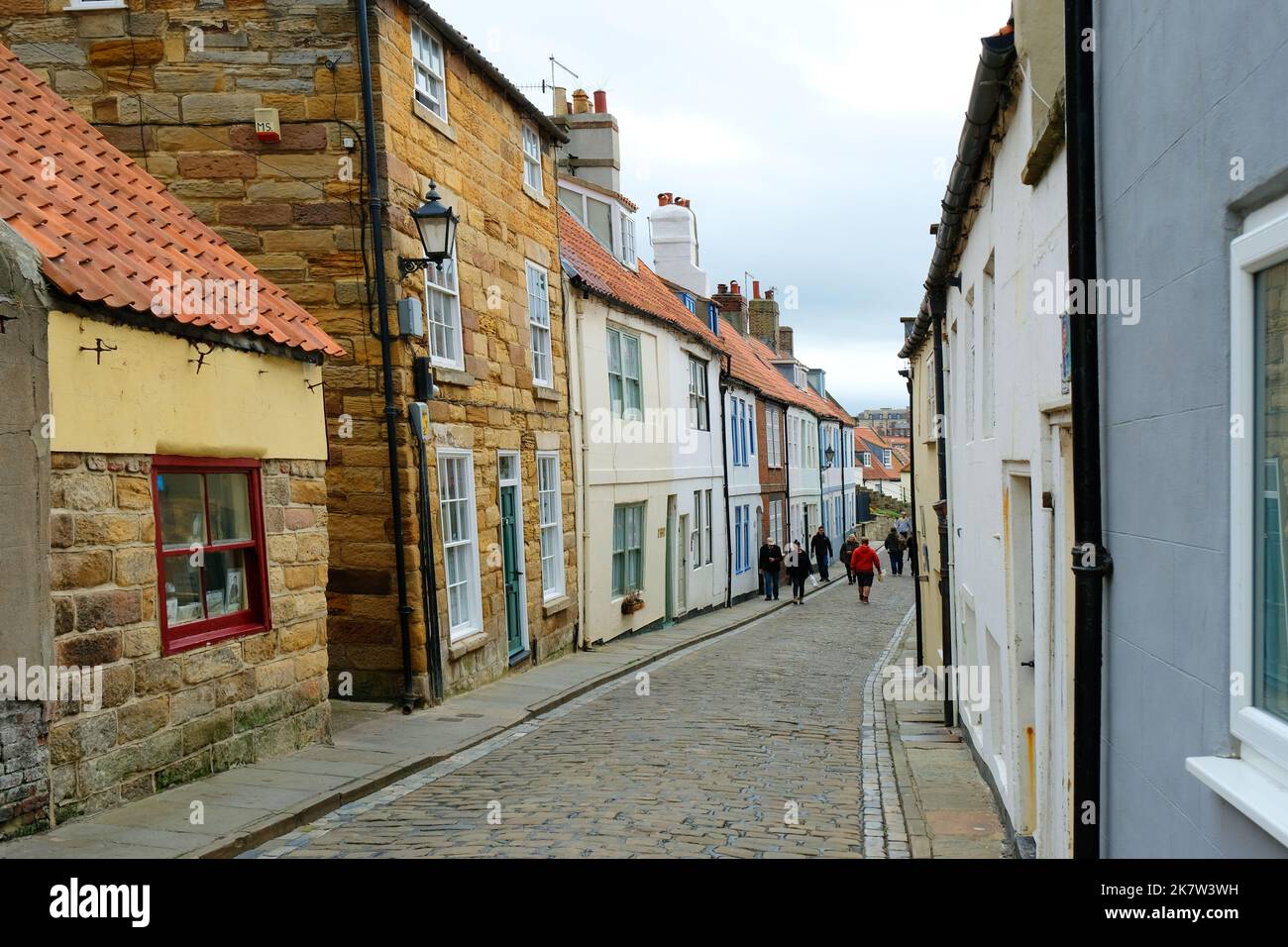 Reihenhäuser im Herzen von Whitby, von denen viele jetzt Ferienhäuser oder Zweitwohnungen sind, Yorkshire, Großbritannien - John Gollop Stockfoto