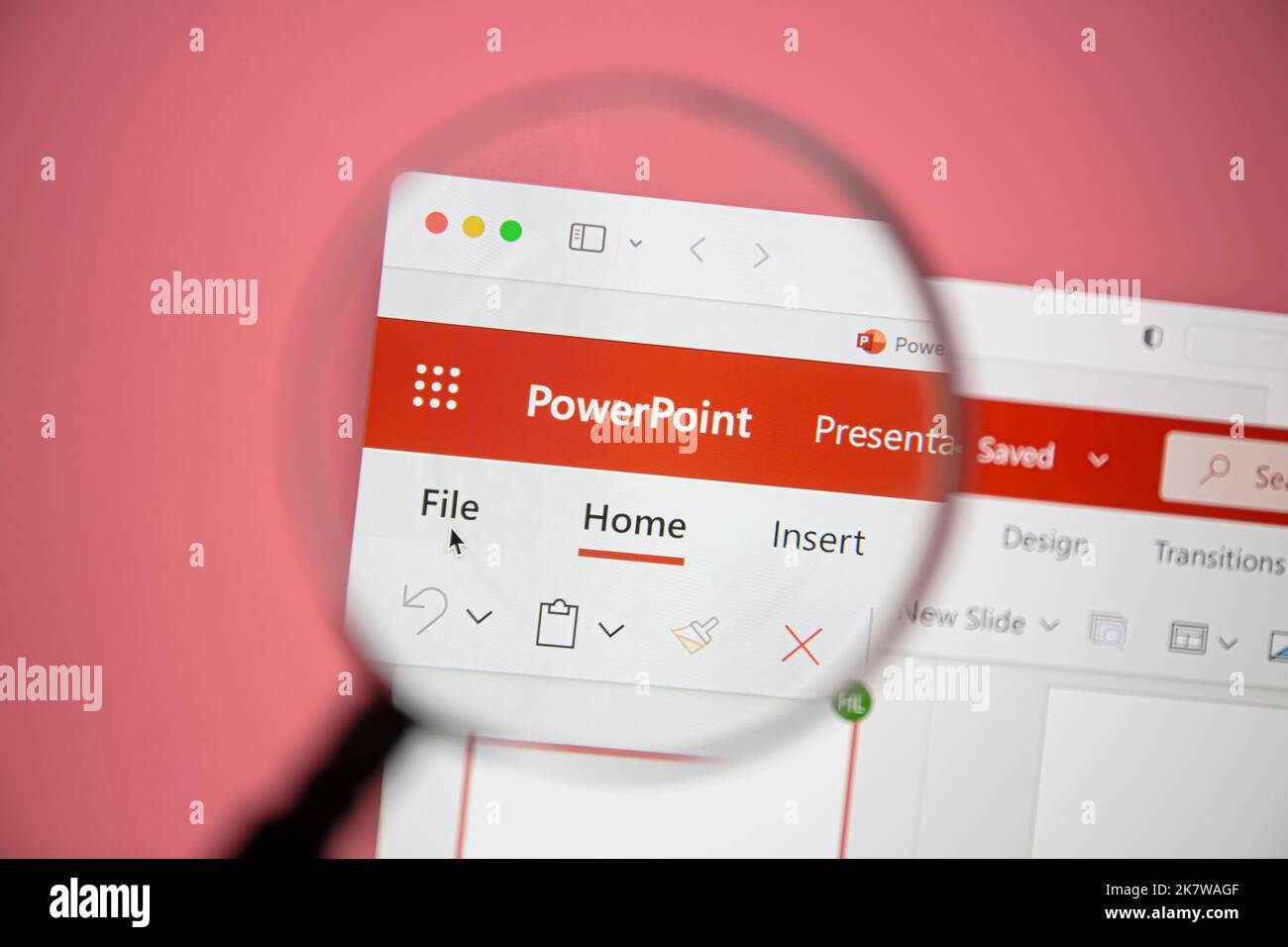 Ostersund, Schweden - 15 2022. August: Microsoft PowerPoint Nahaufnahme auf einem Computerbildschirm. Microsoft PowerPoint ist ein Präsentationsprogramm. Stockfoto