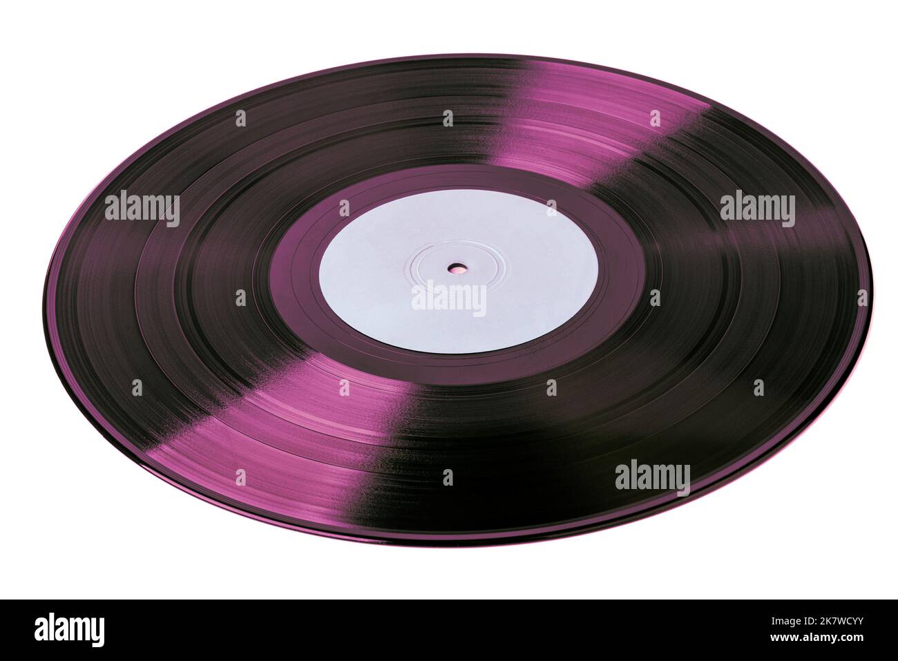 Ein schwarzes Vinyl mit einem leeren Etikett wird mit einer rosa Lichtquelle beleuchtet. Vinyl-Schallplatte mit Platz für Text. Stockfoto