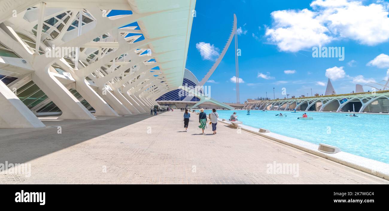 Valencia, Spanien - 29. April 2019: Blick auf die Stadt der Künste und Wissenschaften von Valencia, erstellt vom Architekten Santiago Calatrava. Valencia Kulturkomplex. Stockfoto