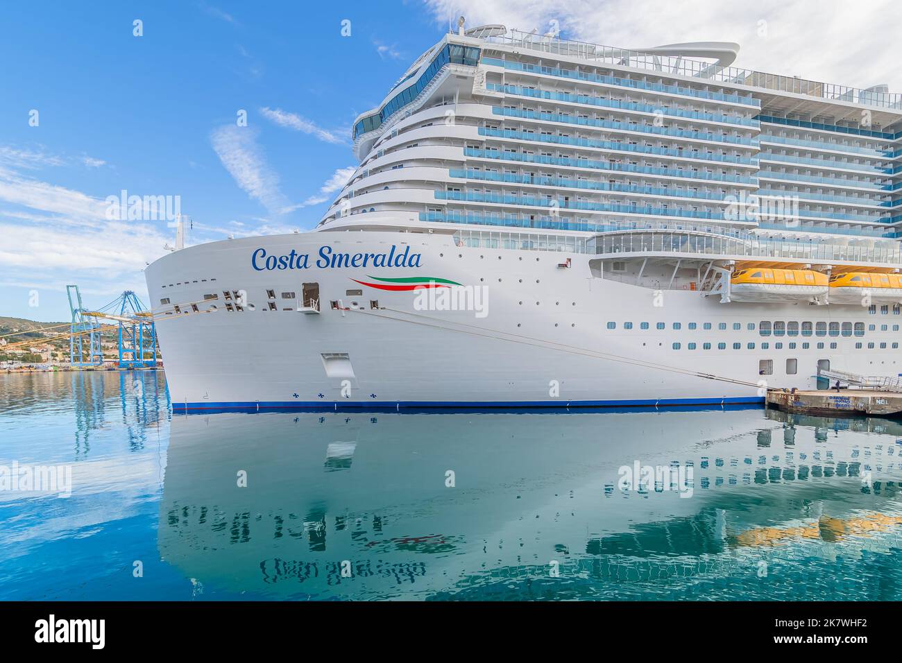 Marseille, Frankreich 02. Oktober 2022: Blick auf das Kreuzschiff Costa Smeralda im Hafen von Marseille. Stockfoto