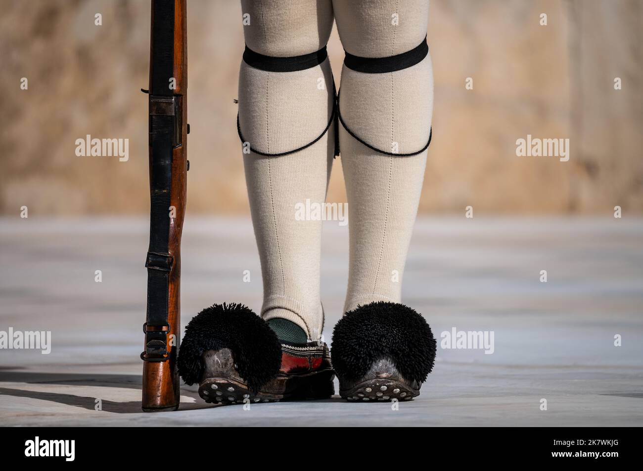 Detail der Schuhe und Strumpfhosen eines Soldaten der Kaisergarde während des Wachwechsels. Der Wachwechsel erfolgt stündlich durch den Stockfoto