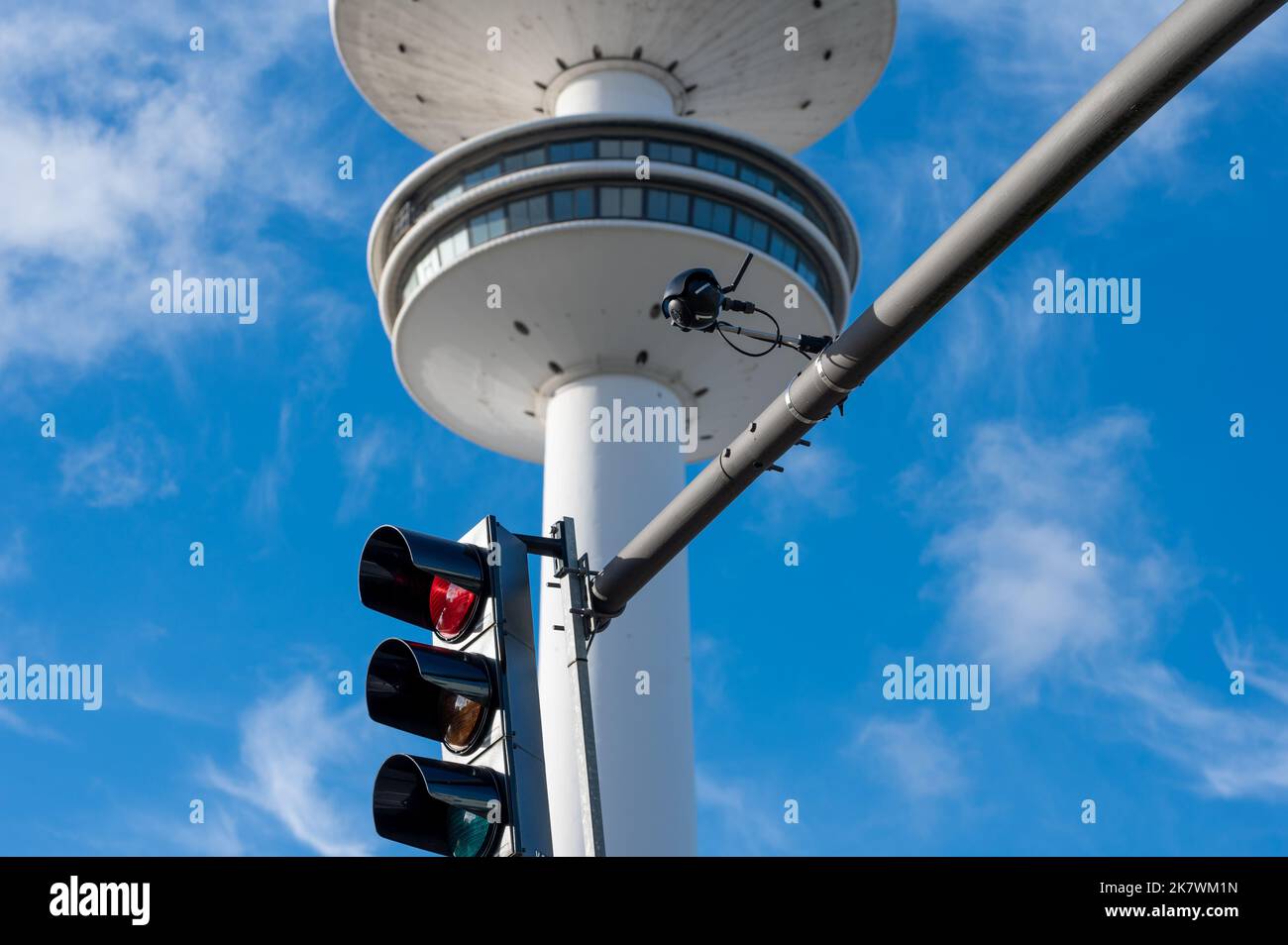 Kamera an einer Ampel, die selbstfahrende Autos auf einer Teststrecke in Hamburg steuert. Stockfoto