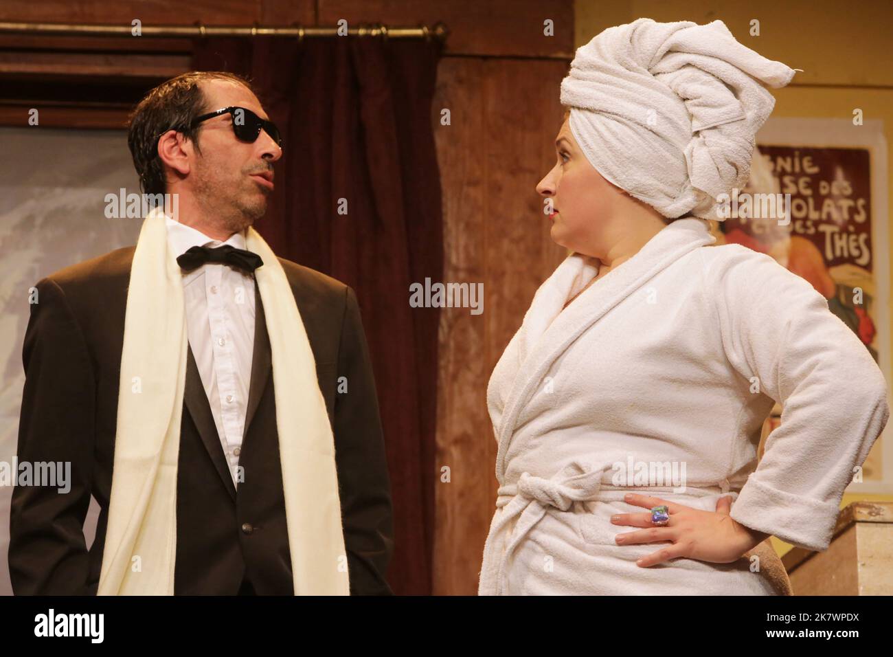 Eric Delcourt und Lucie Muratet. pièce de Théâtre : 'La Soeur du Grec'. Comédie d'Eric Delcourt. Mise en scène par Jean-Luc Moreau. 31 ème Festival Mo Stockfoto