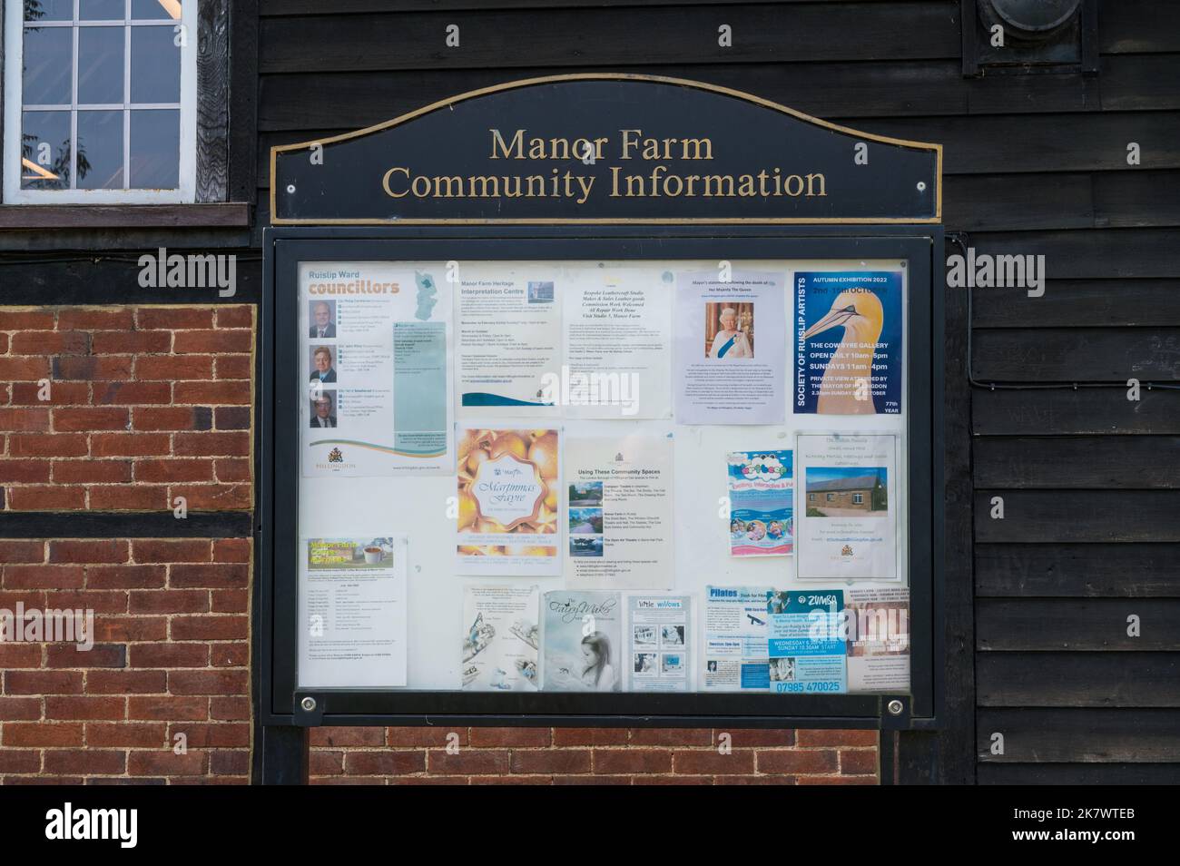 Manor Farm Community Information Board in Manor Farm Estate, Ruislip, Middlesex, England, UK Stockfoto