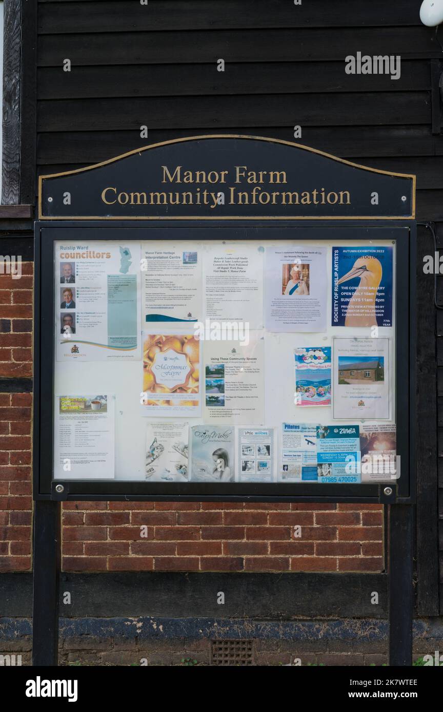 Manor Farm Community Information Board in Manor Farm Estate, Ruislip, Middlesex, England, UK Stockfoto